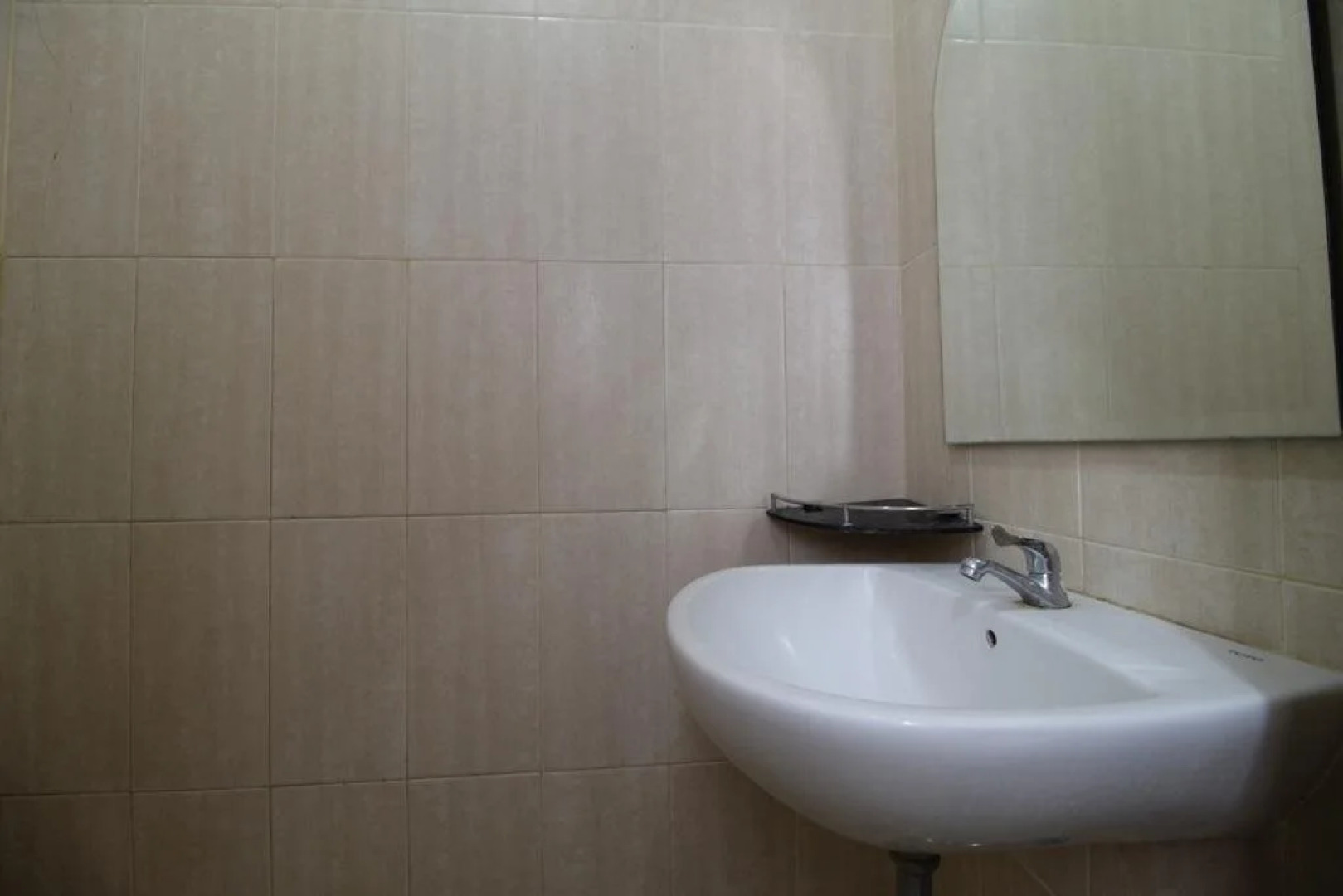 RedDoorz near Lippo Village 3