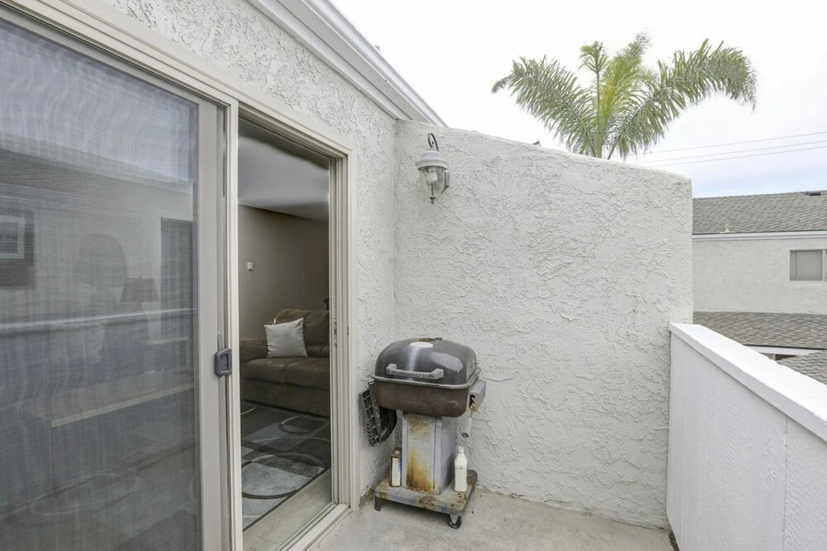 220 #7 Ocean View Ave 2 Bedroom Condo by Redawning