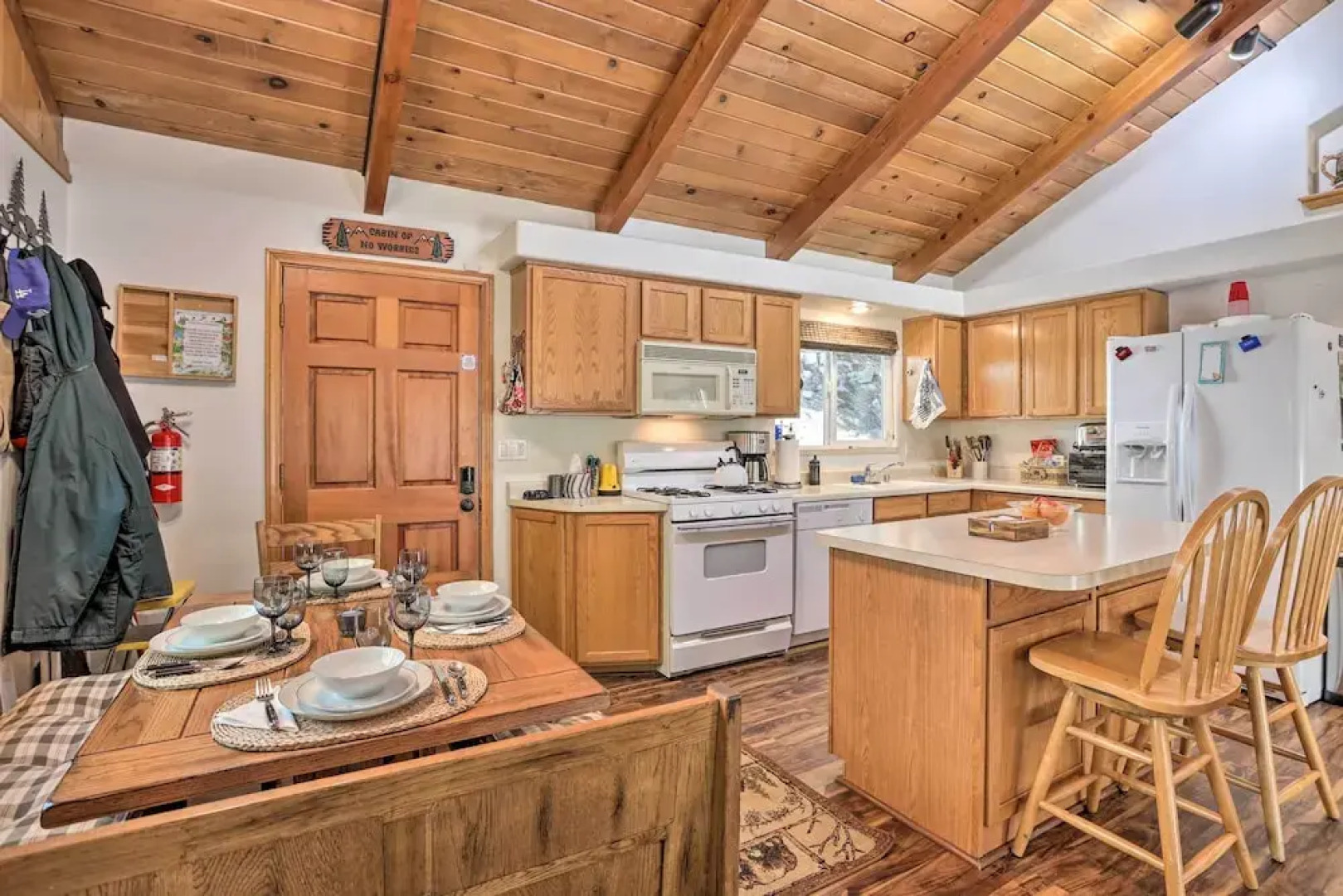 Delightful Family Cabin: Walk to Lake Gregory!