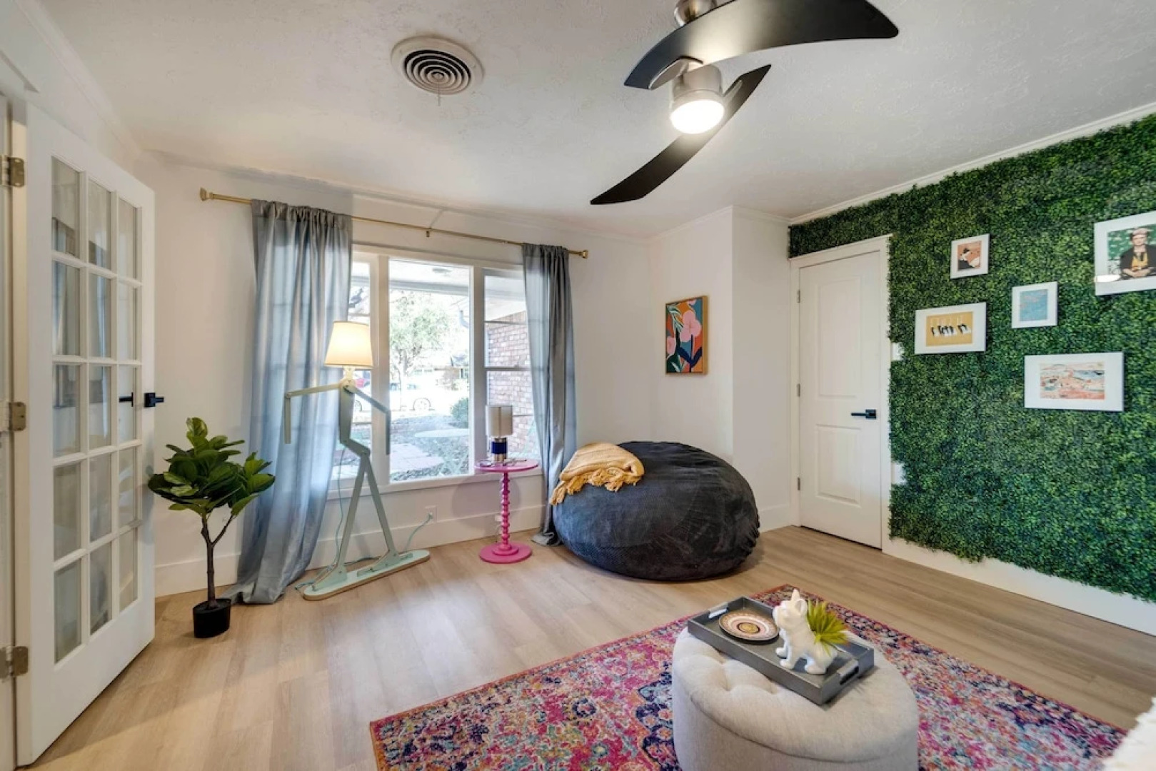 Luxurious Lubbock Home: Fire Pit, Outdoor TV!