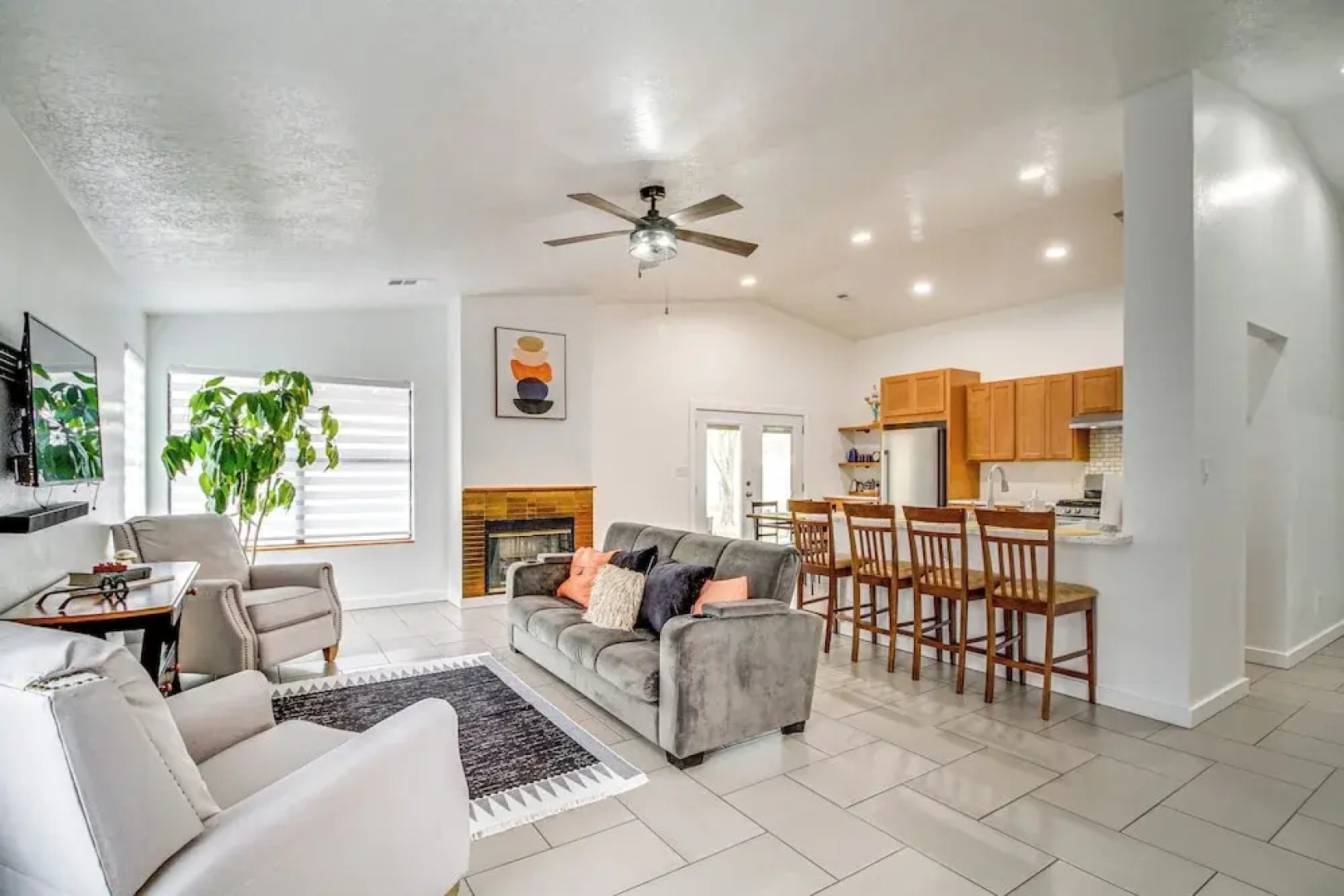 2 Mi to Petroglyph Natl Monument: Updated Home