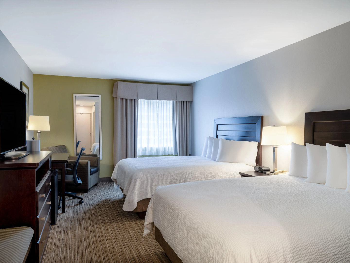 Holiday Inn Express & Suites Chicago-Libertyville by IHG