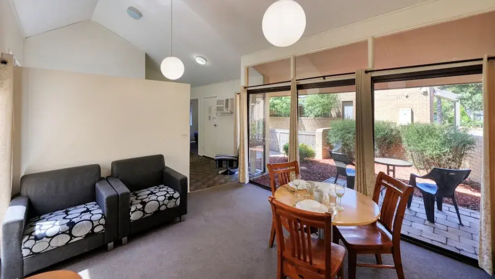 Executive Hideaway Motel