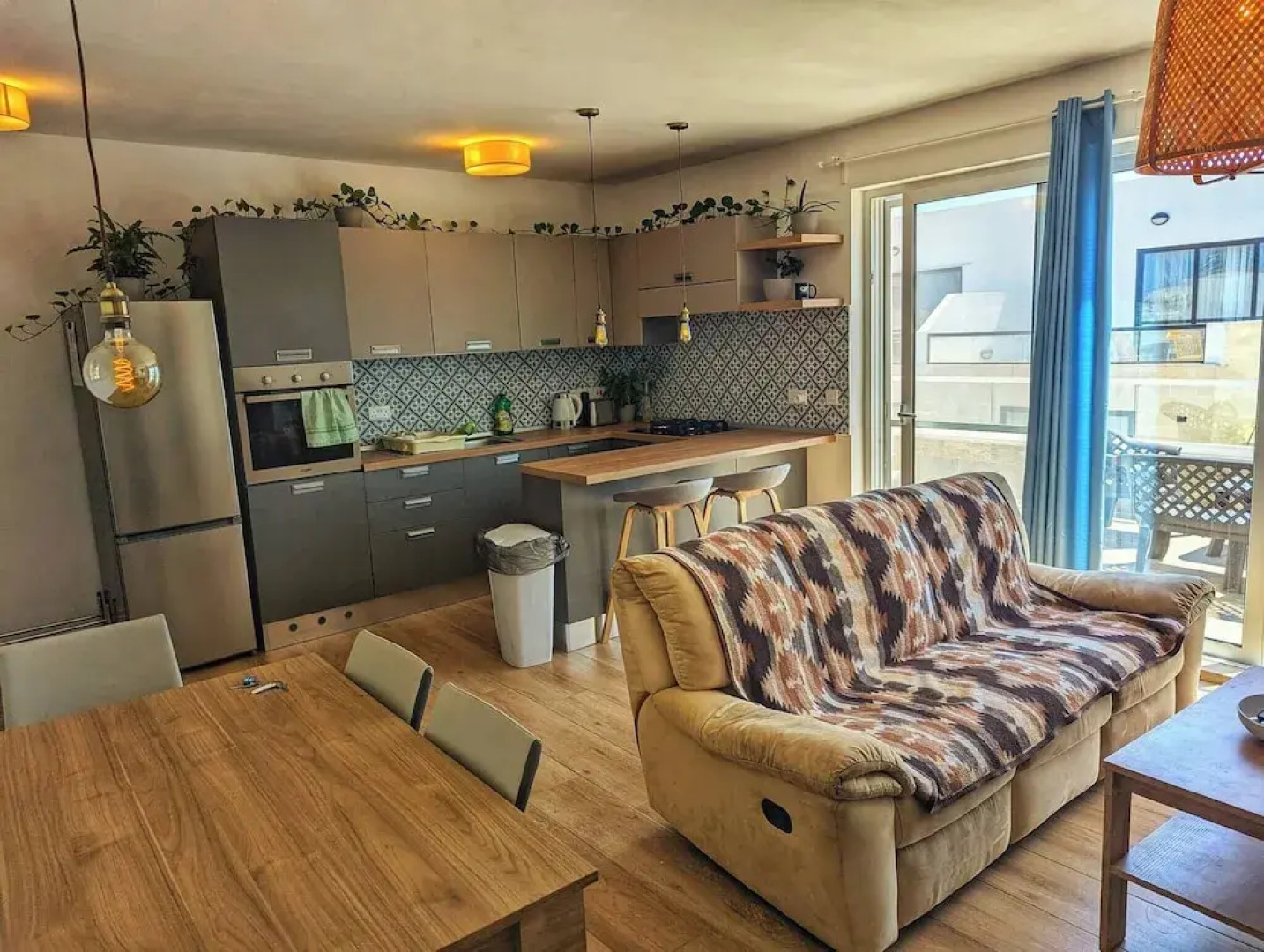 Modern 3 Bedroom Penthouse With Rooftop Views