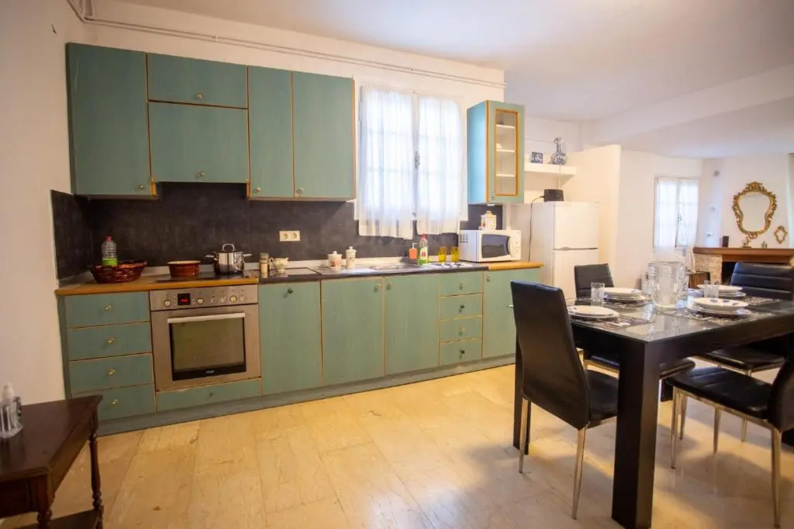 Traditional Apartment part of a Detached Villa on a luxurious Hill of Thessaloniki PANORAMA with a private garden with trees ,also available for Family and other gatherings and Kid's parties - under 13 , for less than 20 people alltogether