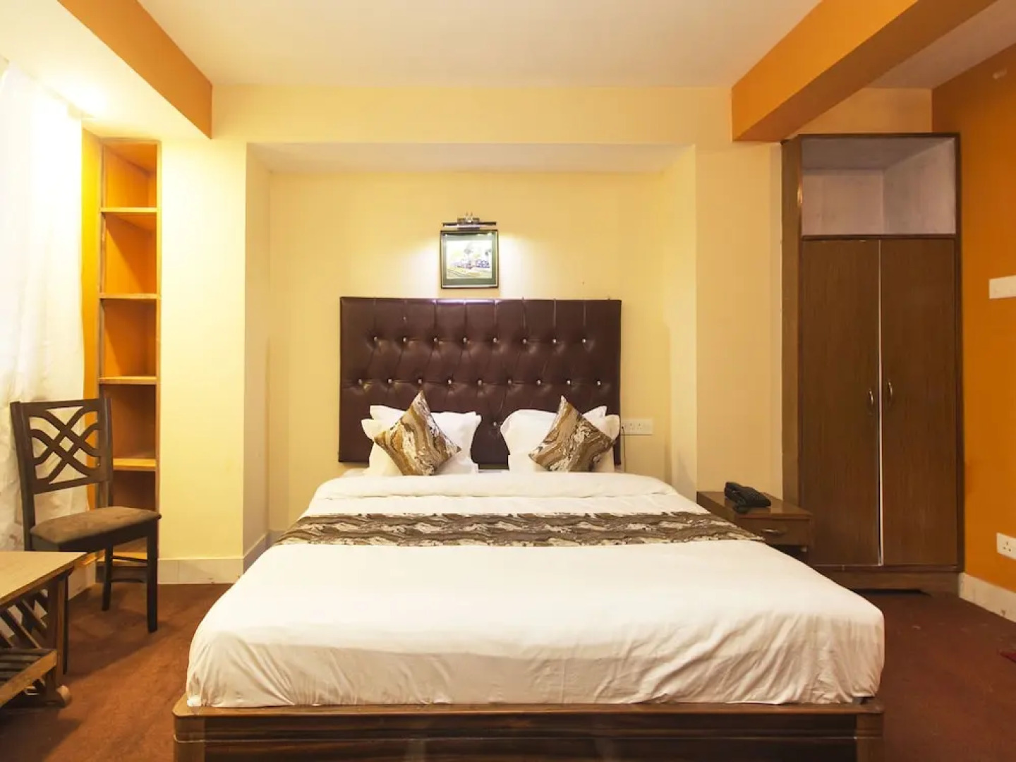 OYO 12370 Royal Sarava