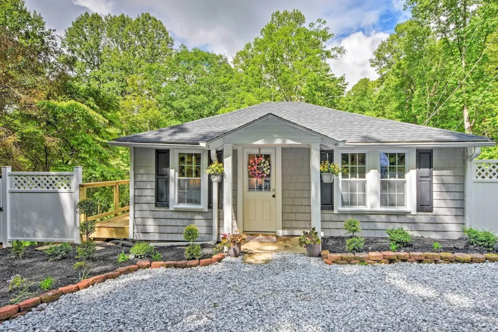 Renovated Highlands Cottage 3 Miles to Downtown!