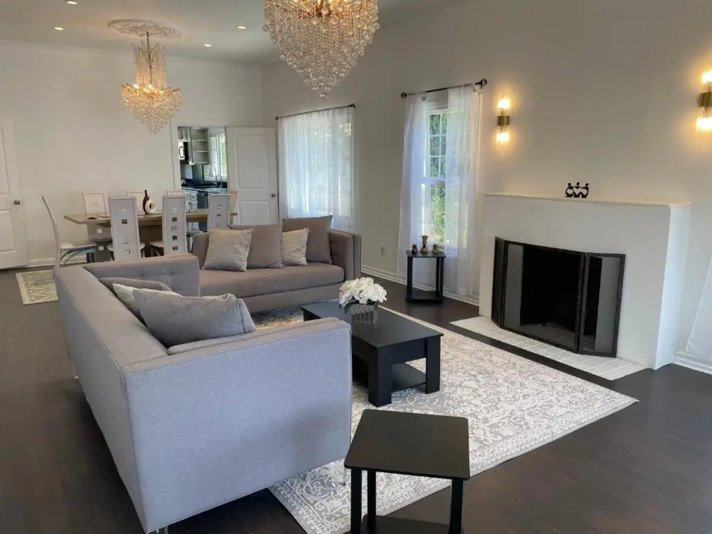 Contemporary 5 bed- 4 bath Beverly Hills Home