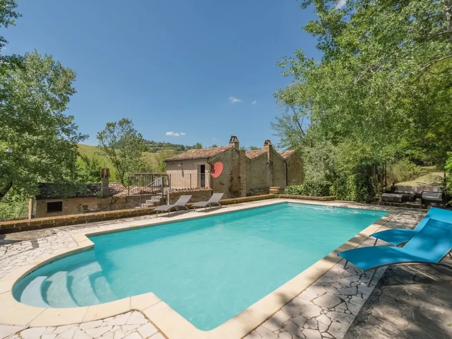 Rustic Home in Santa Vittoria in Matenano FM With Garden