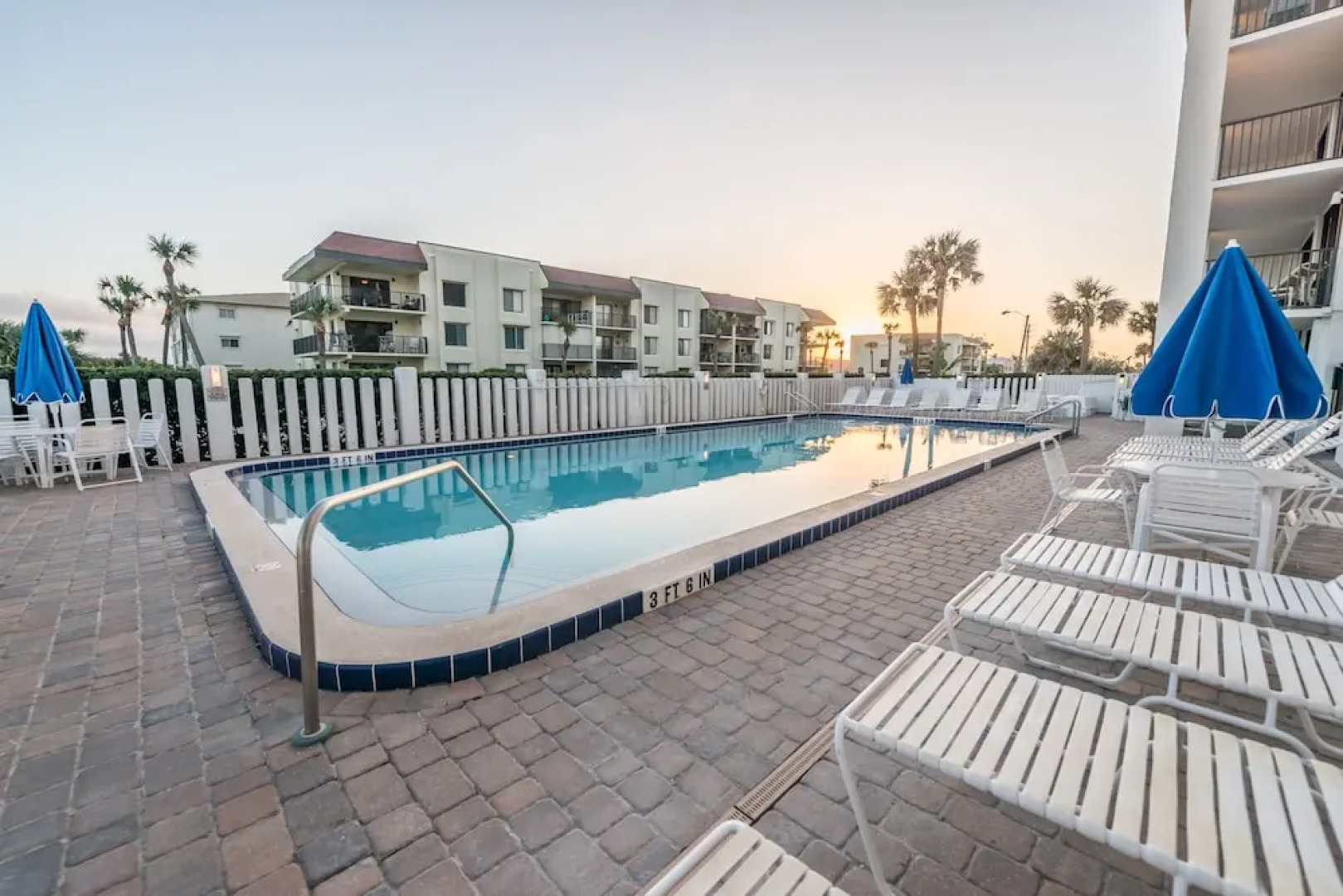 Cape Winds by Happy Palm Stays