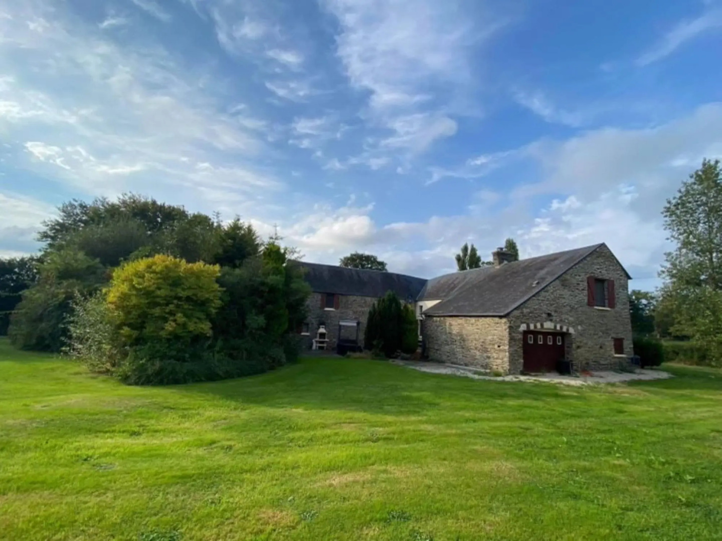 Characteristic holiday villa in Berigny with enclosed garden