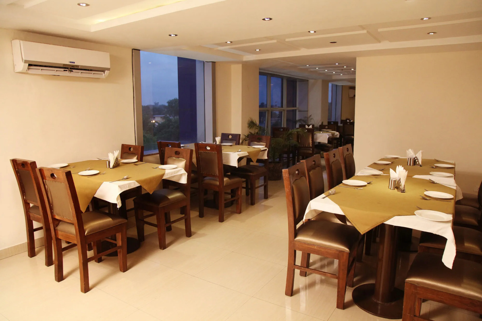 OYO Premium Allahabad Civil Lines