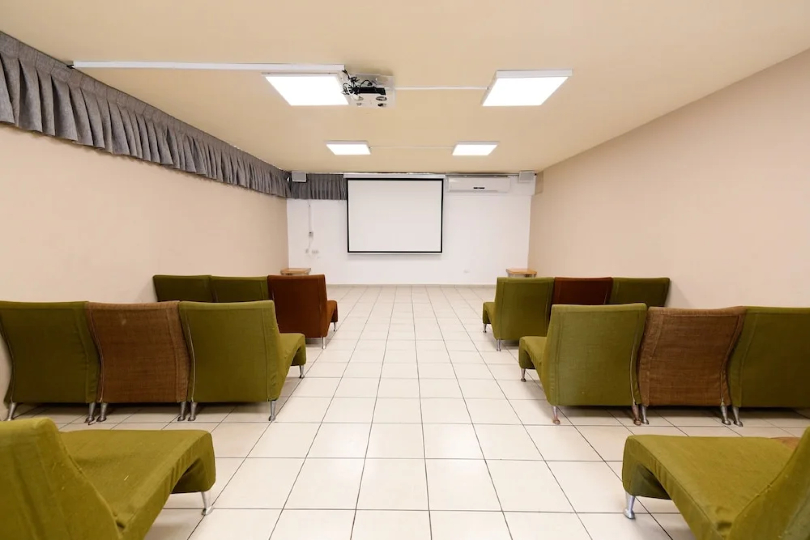Hi Arad Hostel