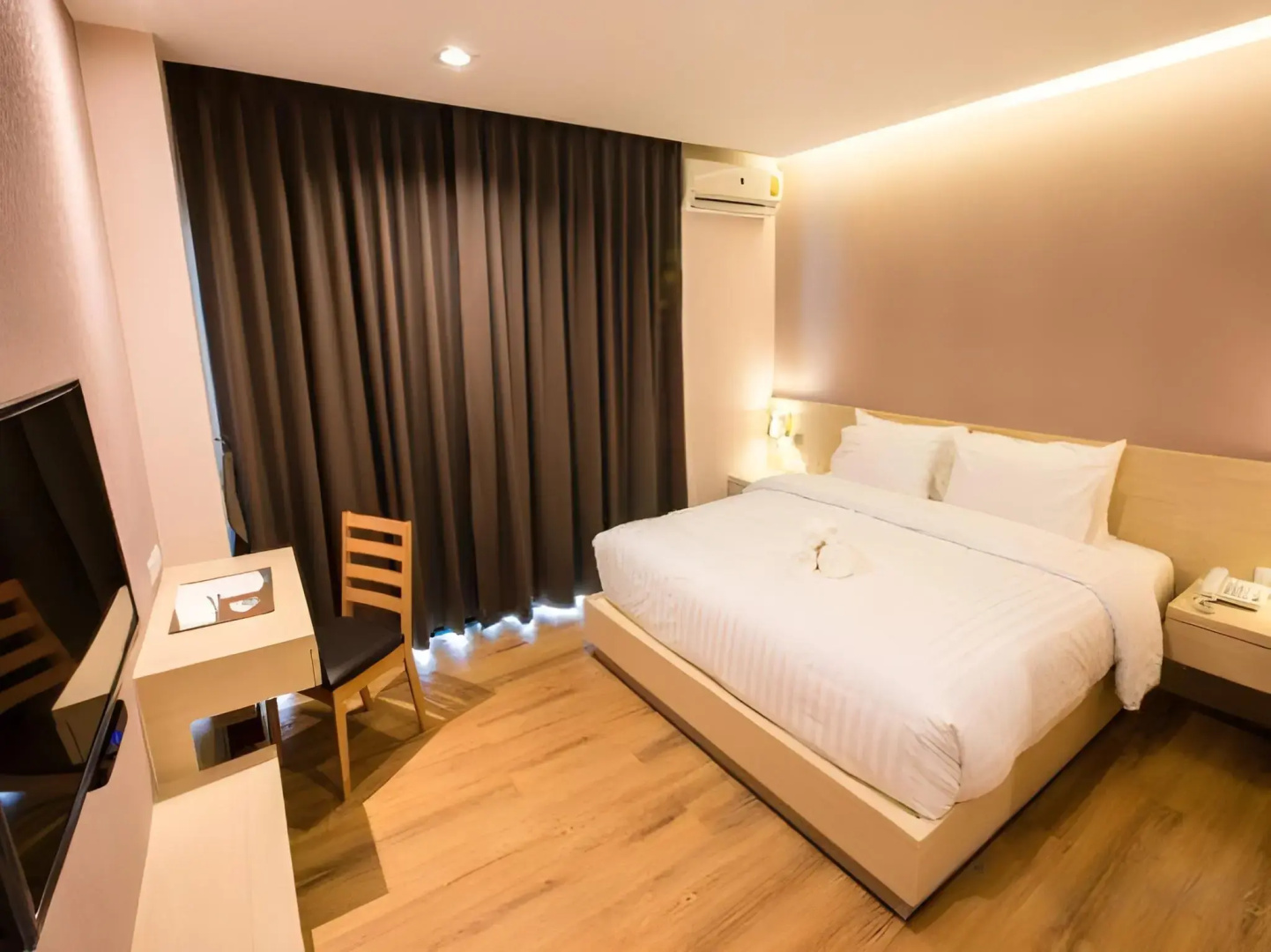 L Hotel