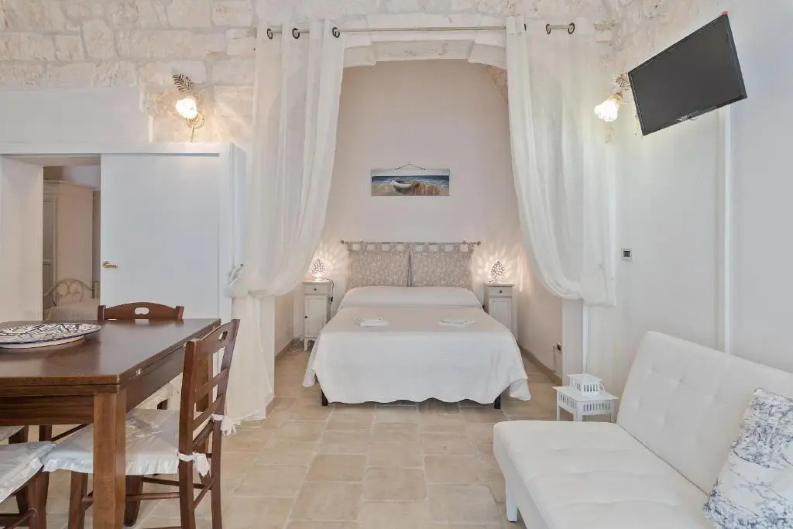 White House Flats & Studios