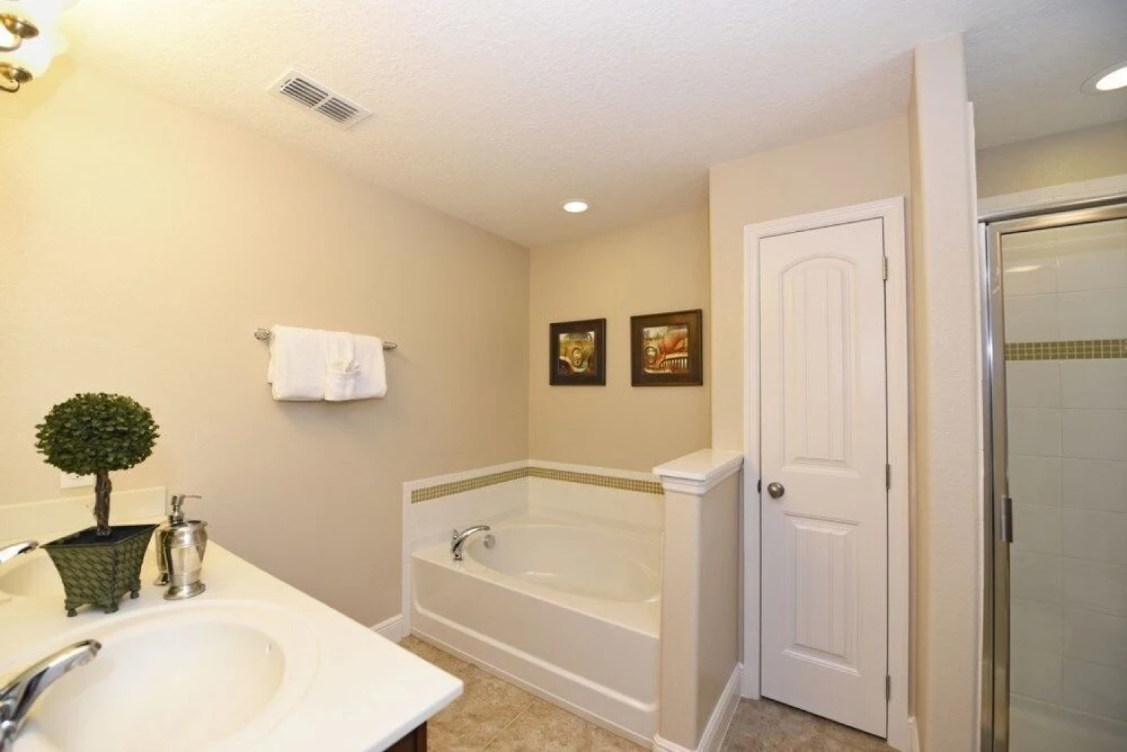 5336 Oakbourne Avenue,