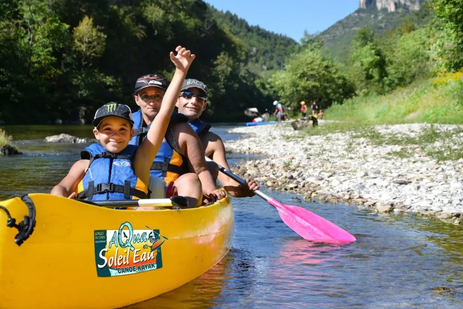 Villa With 4 Bedrooms in Mostuéjouls, With Wonderful Lake View, Privat