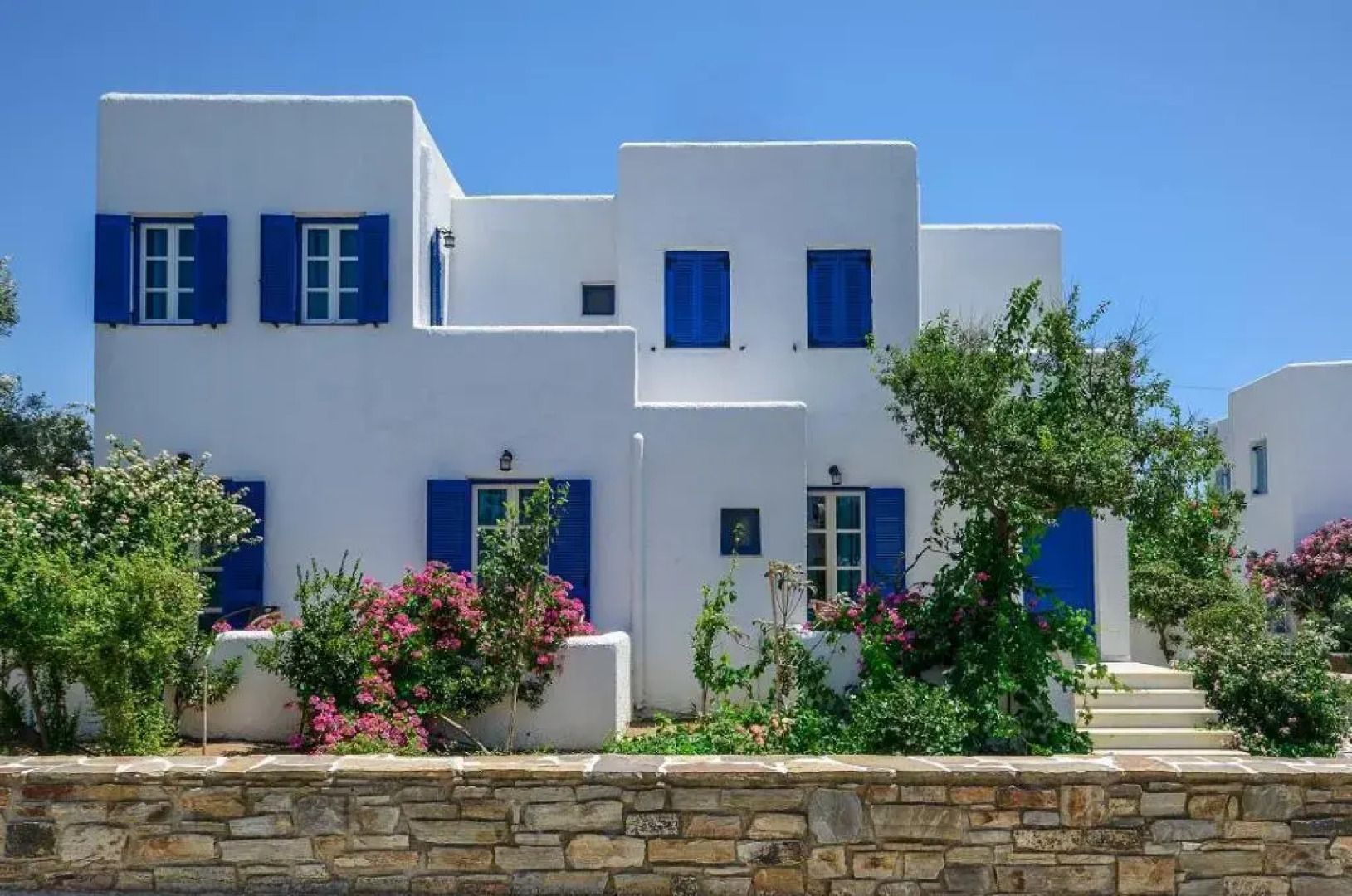 Agia Anna Studios & Apartments