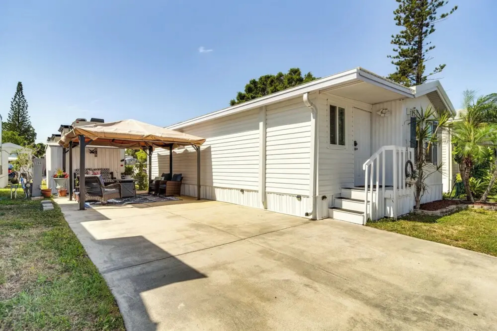 10 Mi to Beaches: Home w/ Pool Access in Largo!