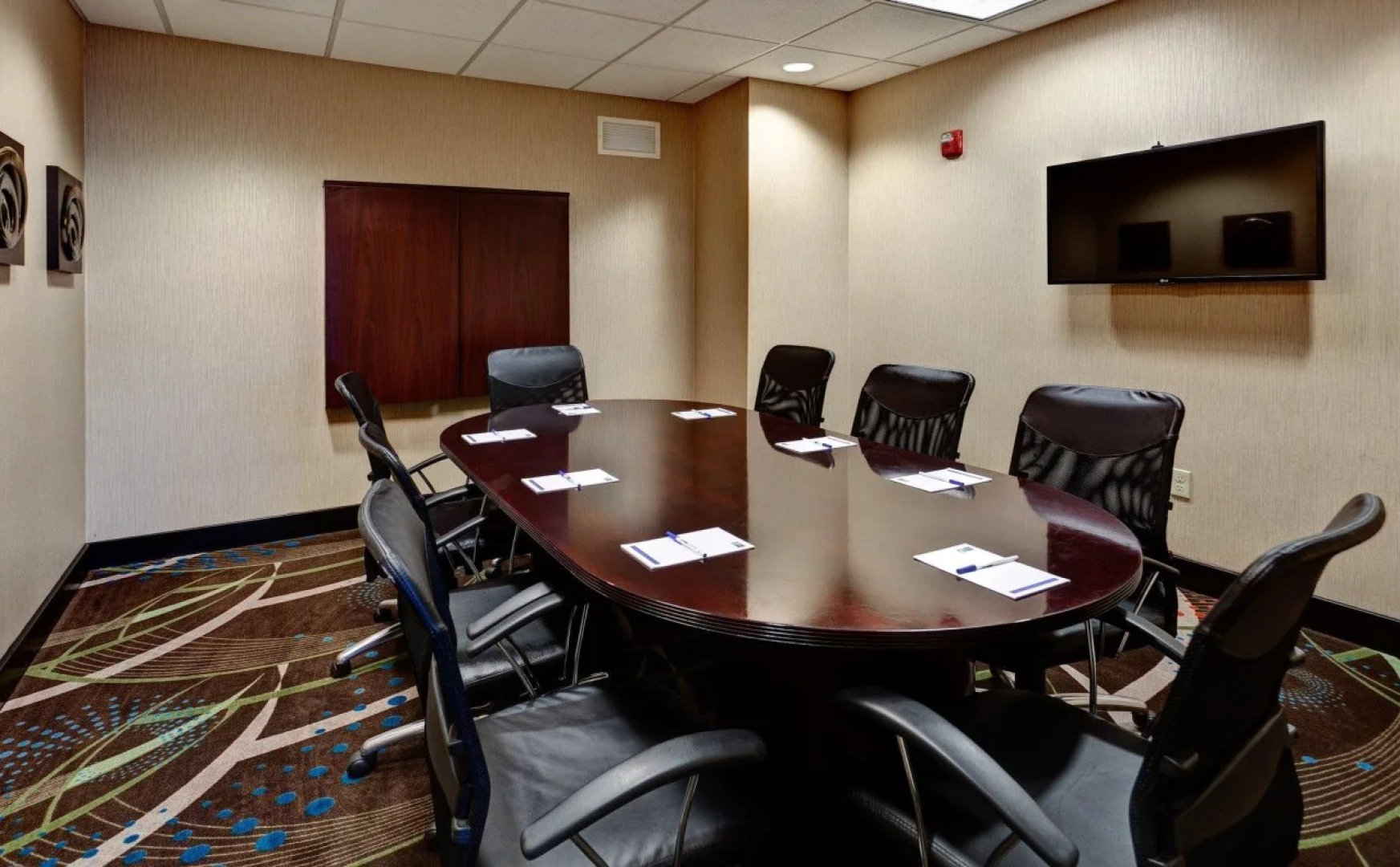 Holiday Inn Express & Suites Wichita Northwest by IHG