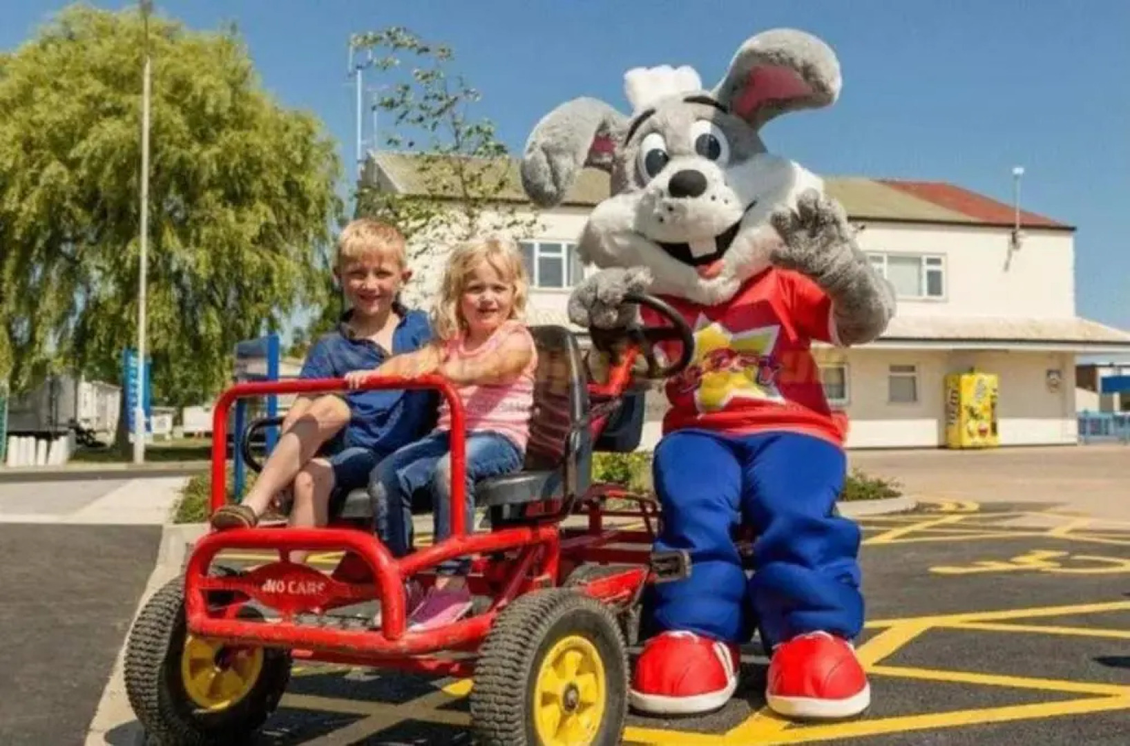 Lodge - Sleeps 8 - Parking, Wifi,