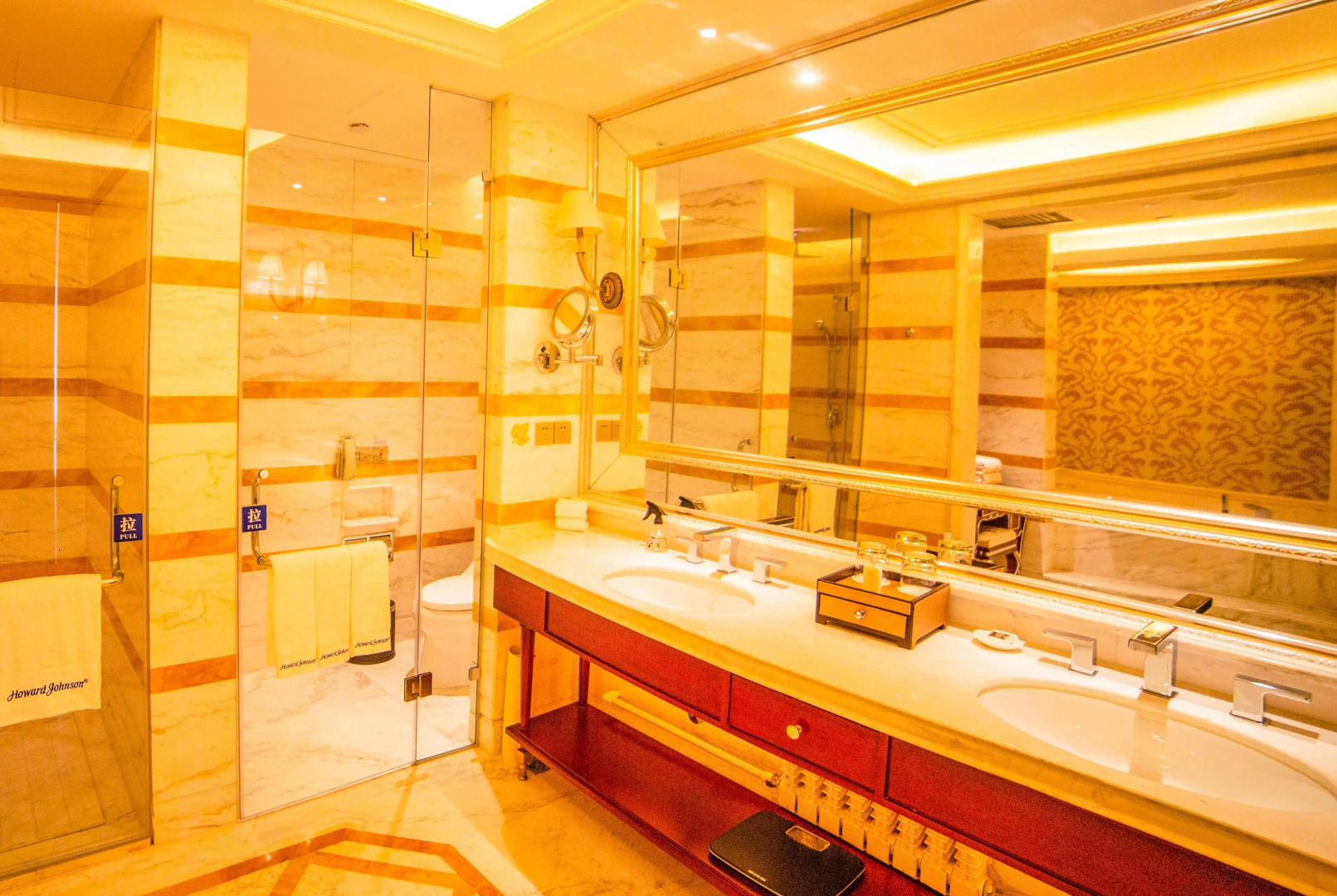 Howard Johnson by  Domando Plaza Wulanchabu