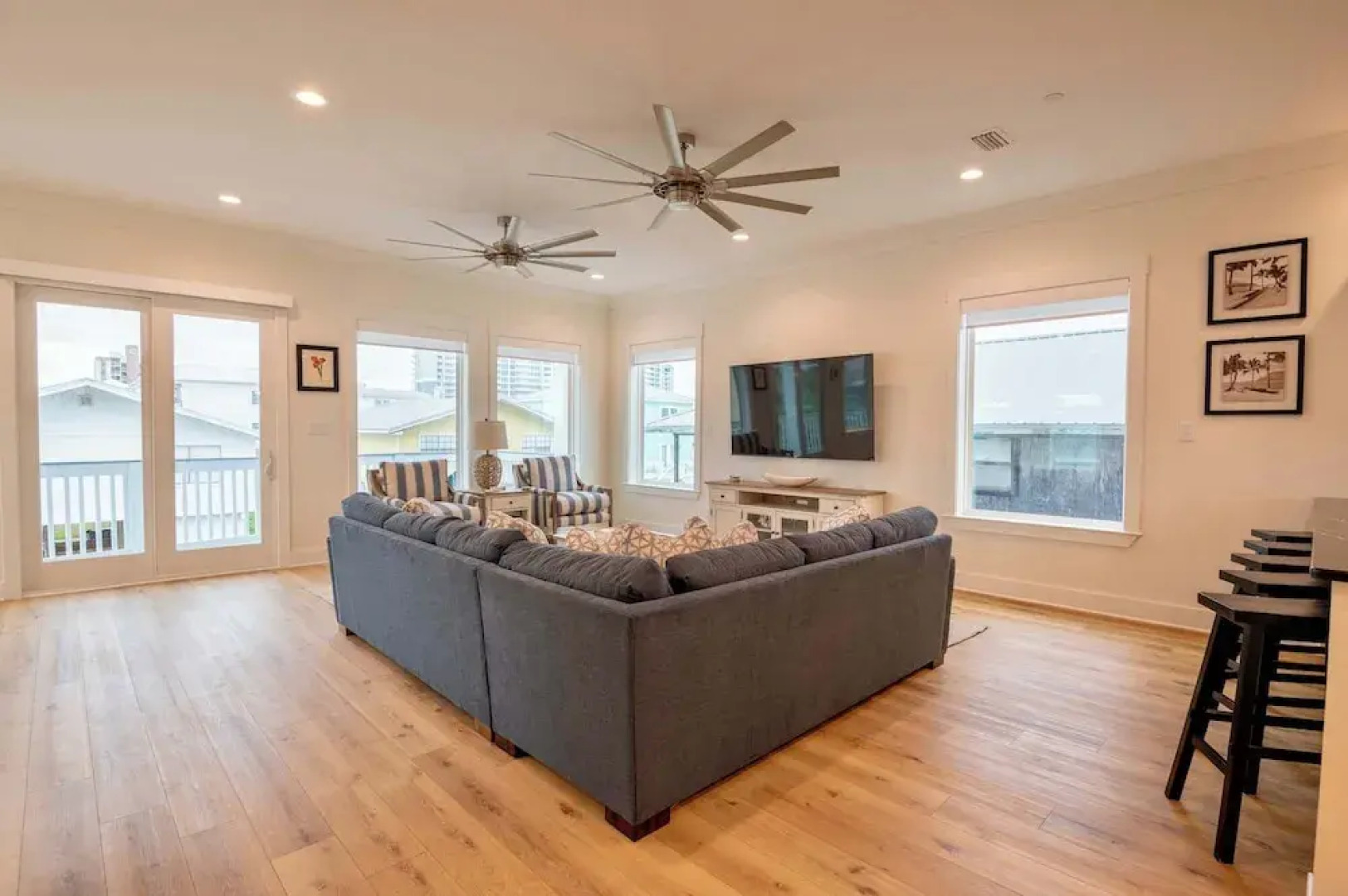 8 Bed 9 Bath Private Pool Grill Walk to Beach