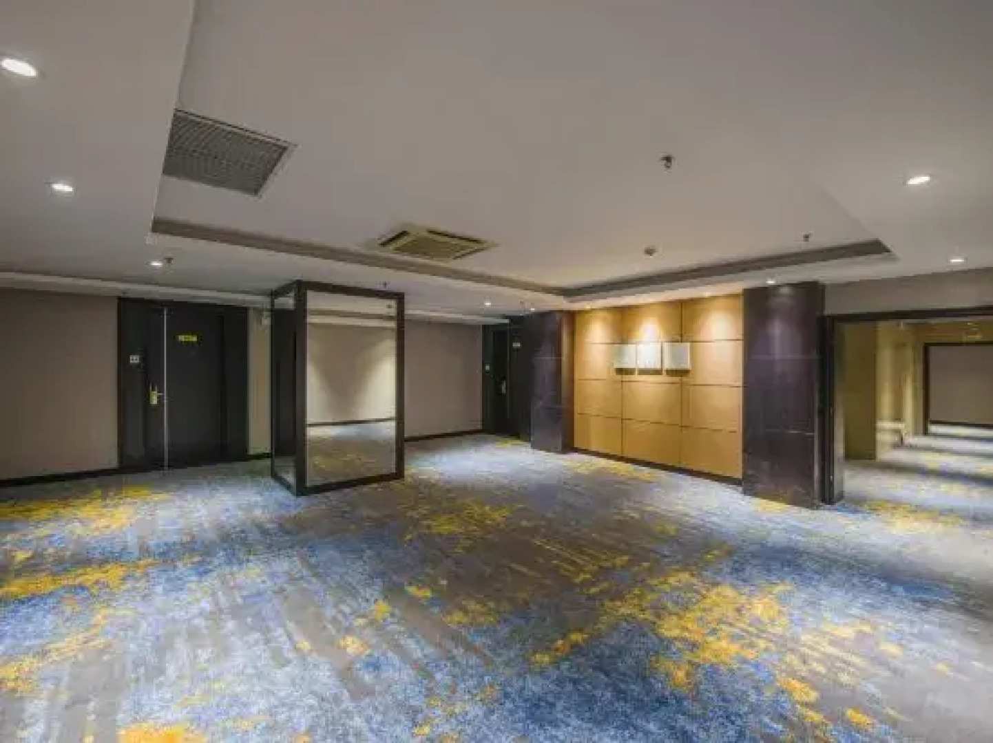 Jinpeng International Hotel (Duyun Dashiban Ancient Street)