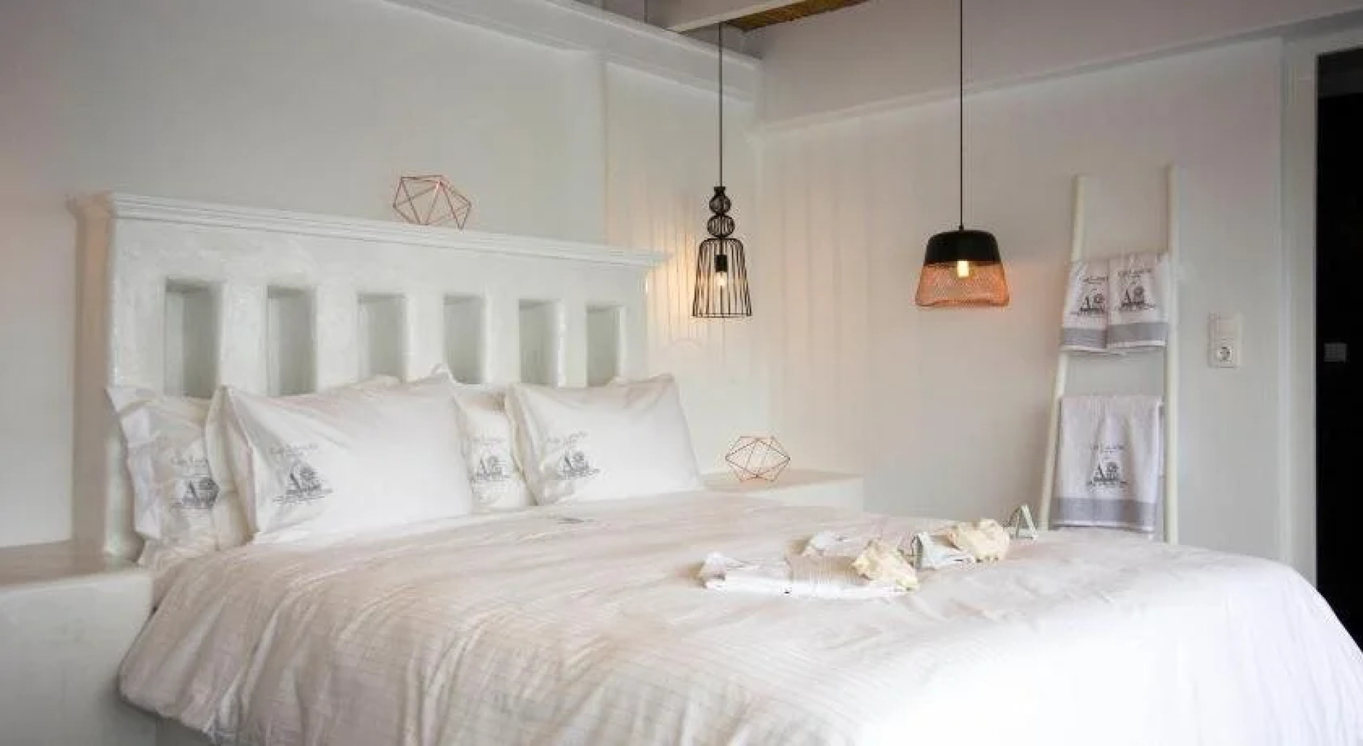 Anixi Lounge Suites - Adults Only