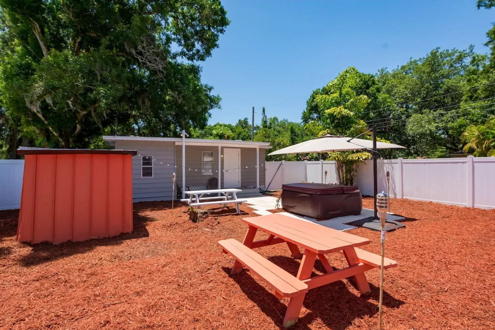 Sleeps 4 Hot Tub Fenced INN