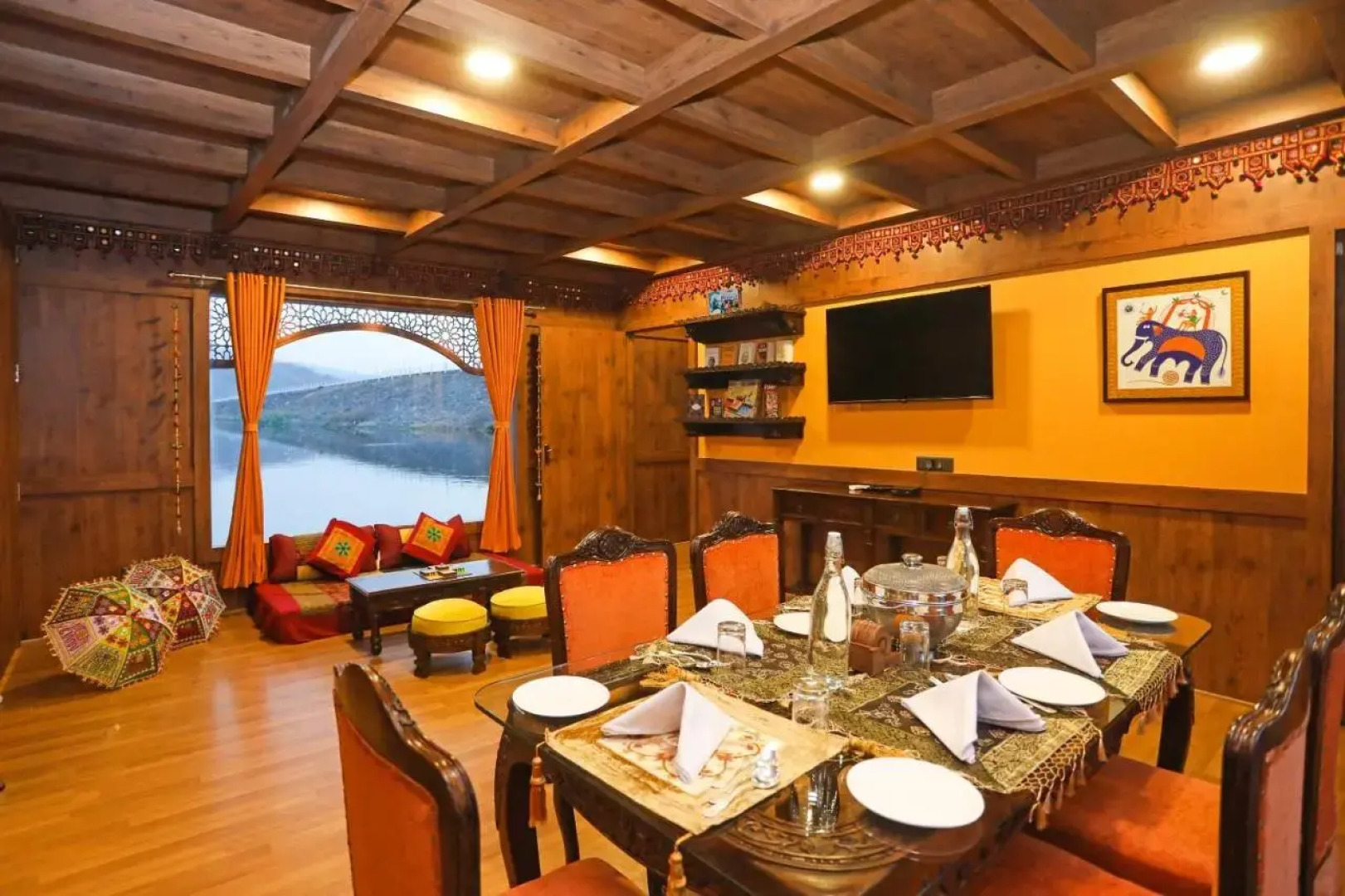 OYO EKTA Houseboat