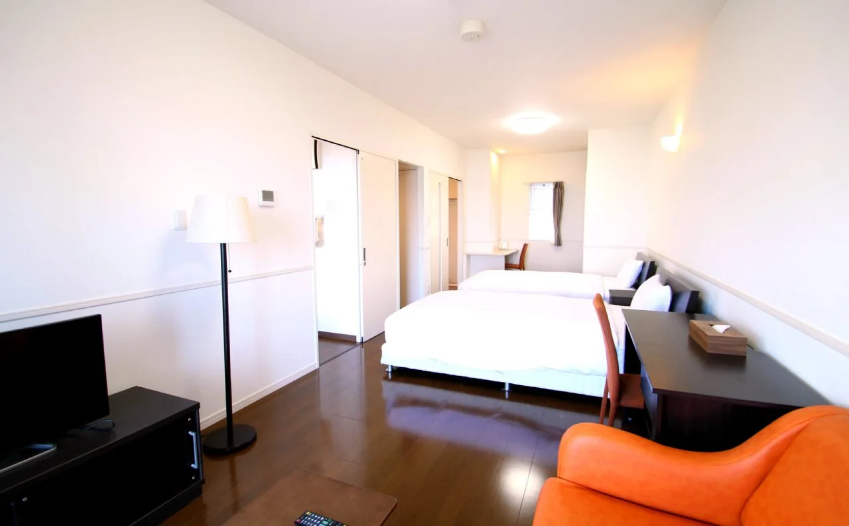 Resort Class Inn Onna