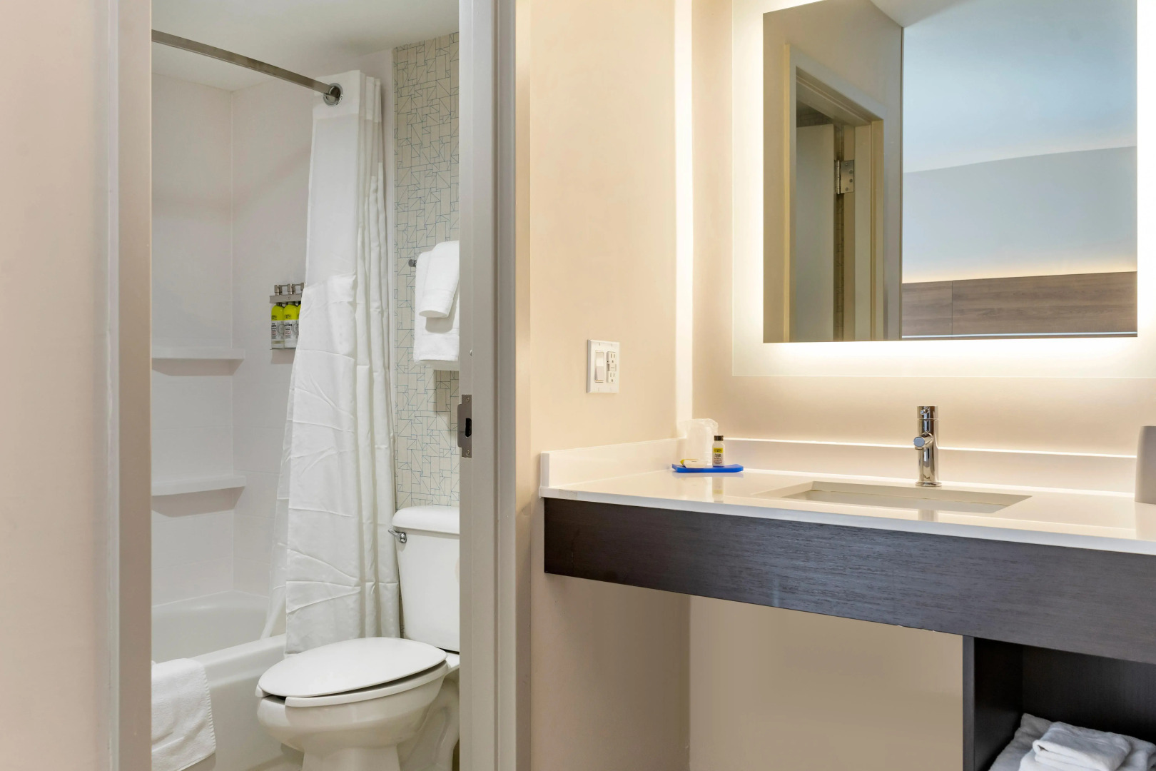 Holiday Inn Express Hotel & Suites Albuquerque Midtown by IHG