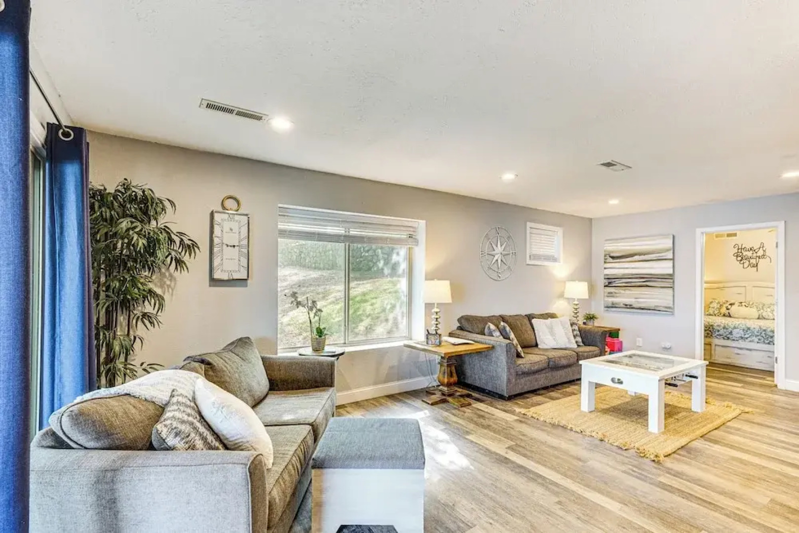 Waterfront Yard, Dock + Game Room: Linn Creek Home