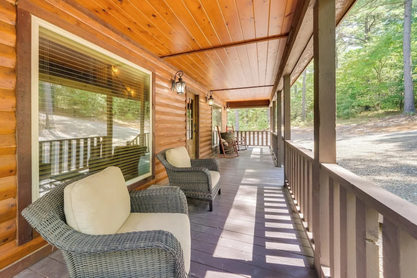 Broken Bow Escape w/ Hot Tub & Basketball Court!