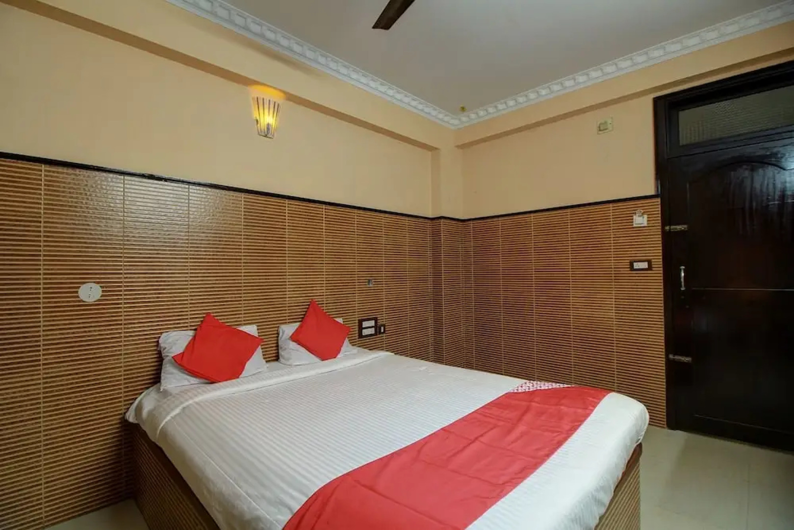 OYO 17214 Sama Deluxe