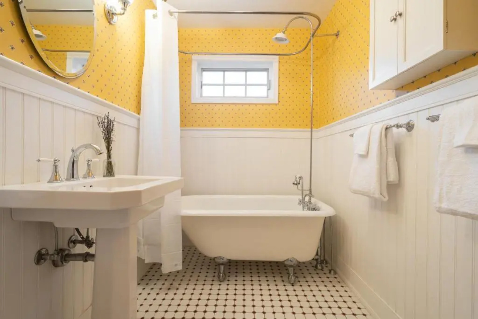 Cortland by Avantstay Charming Heritage Estate w/ Private Lake & Pool