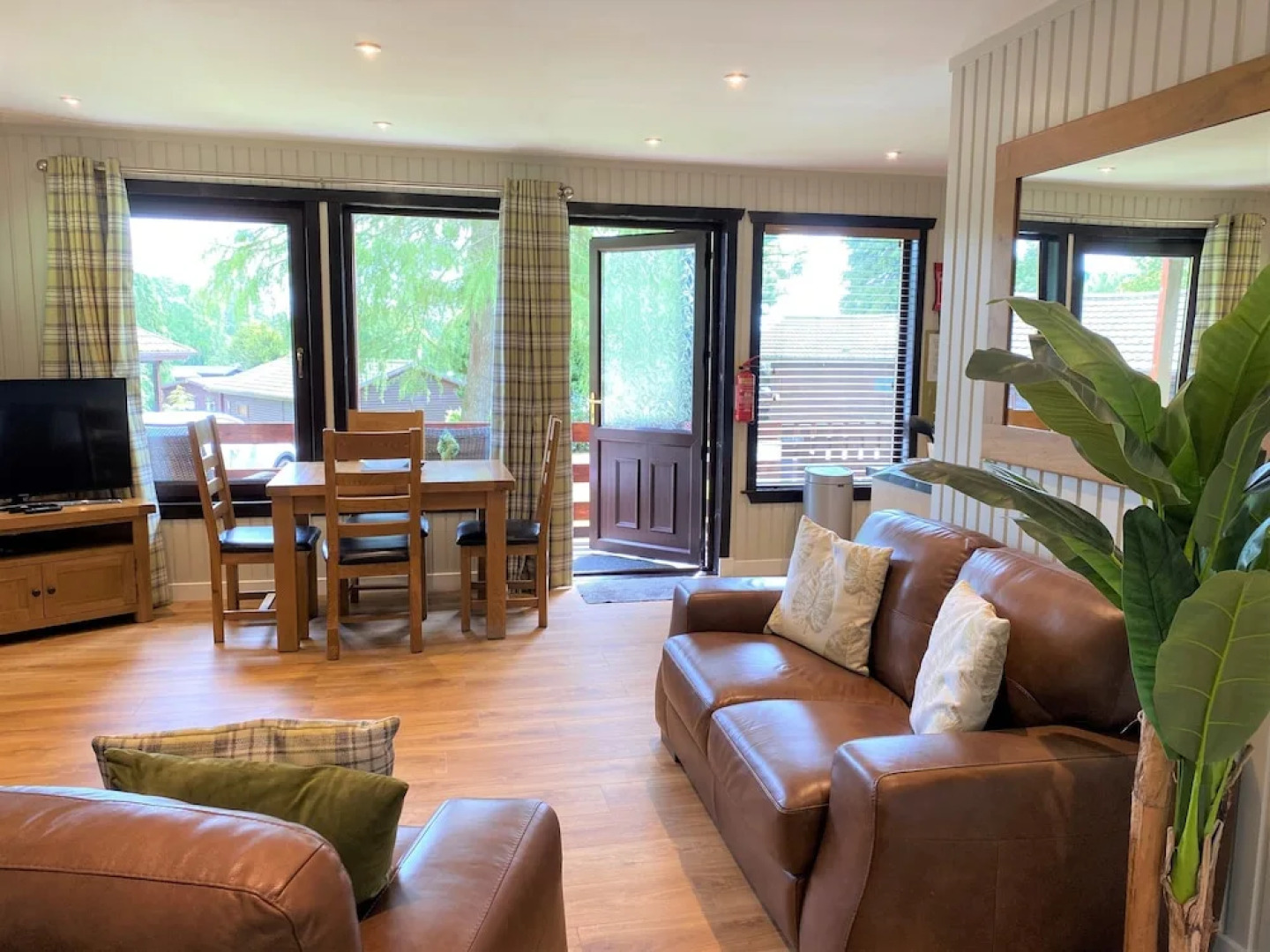 Birch 18 With Hot Tub, Newton Stewart