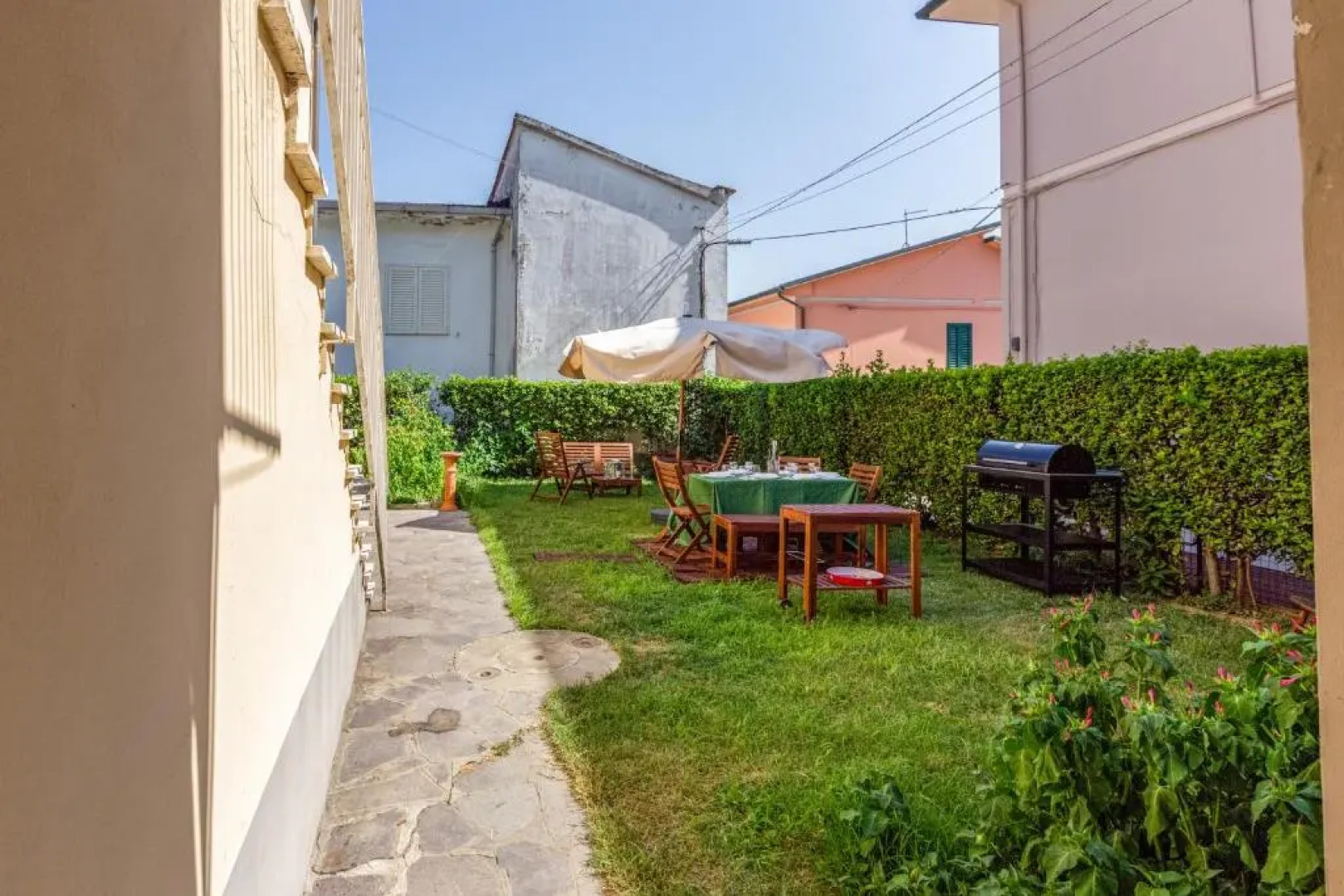 Val d'Arno House with Garden, Parking and Swimming Pool