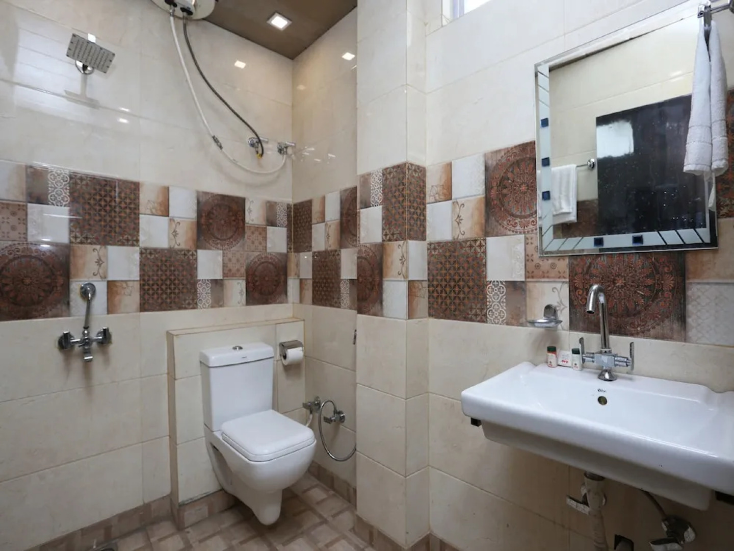 OYO 12833 Century Grand