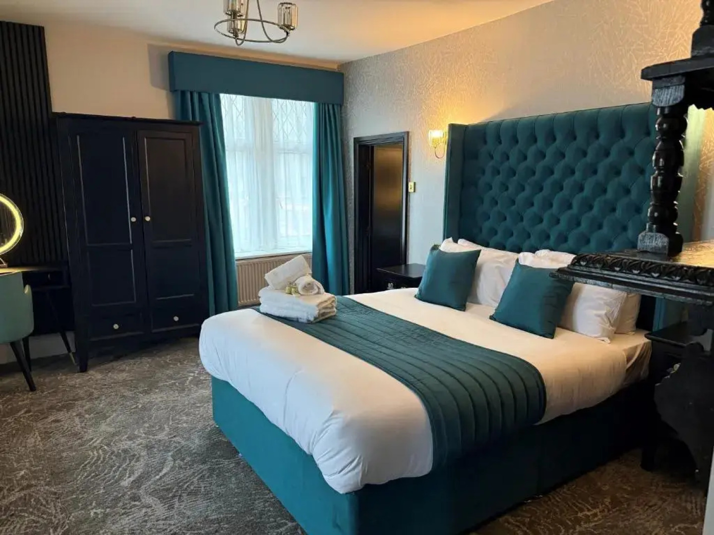 Lyons Woodlands Hall