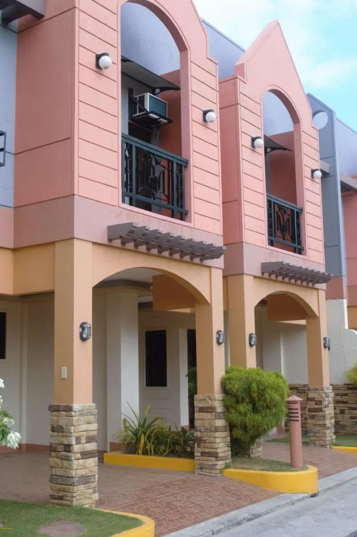 Manora Apartments and Guest House