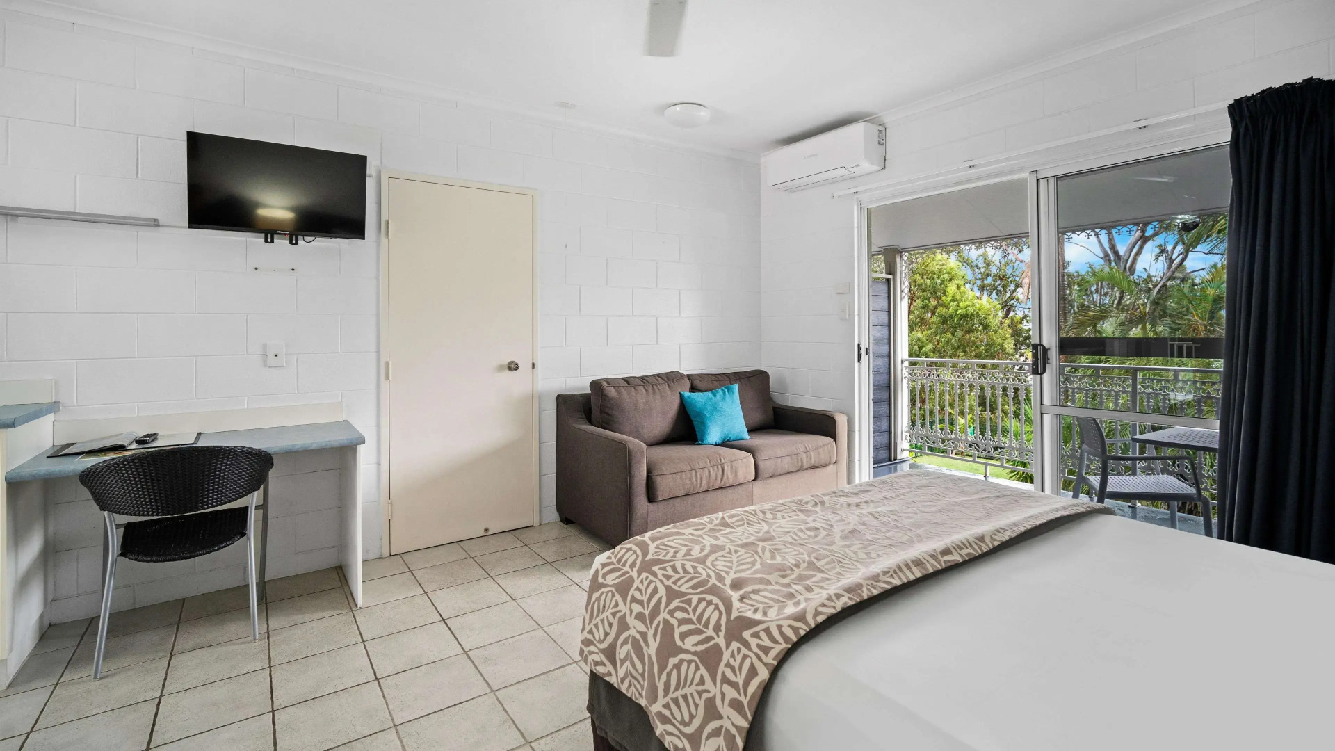 Colonial Palms Motor Inn