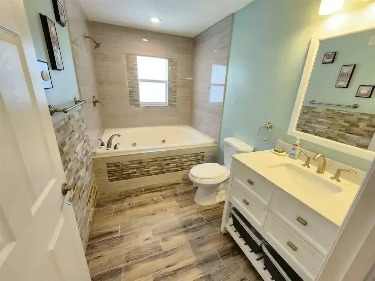 Heated Pool, Jacuzzi & Sauna! Tampa, FL