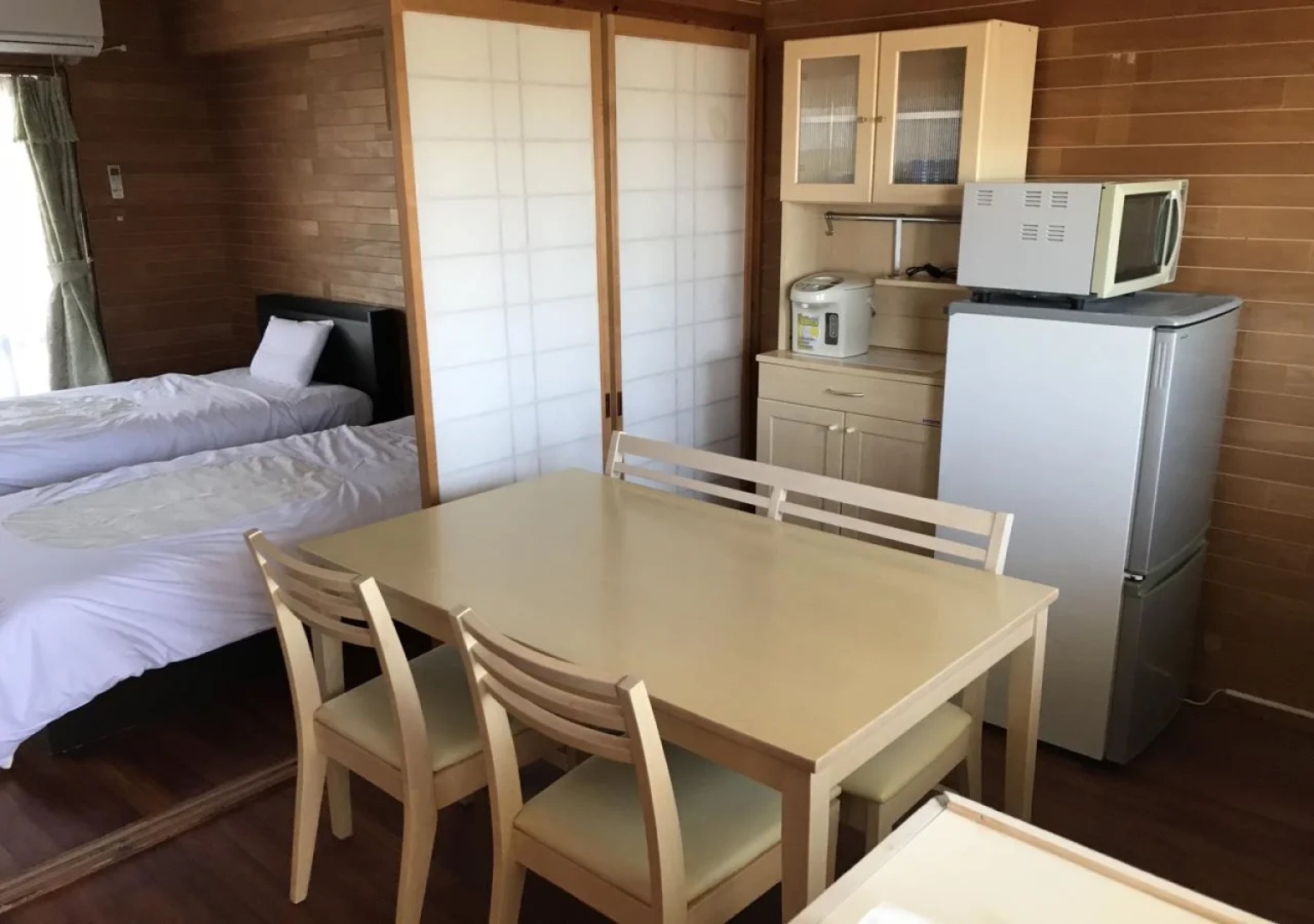 Pension Crystal Inn Onna