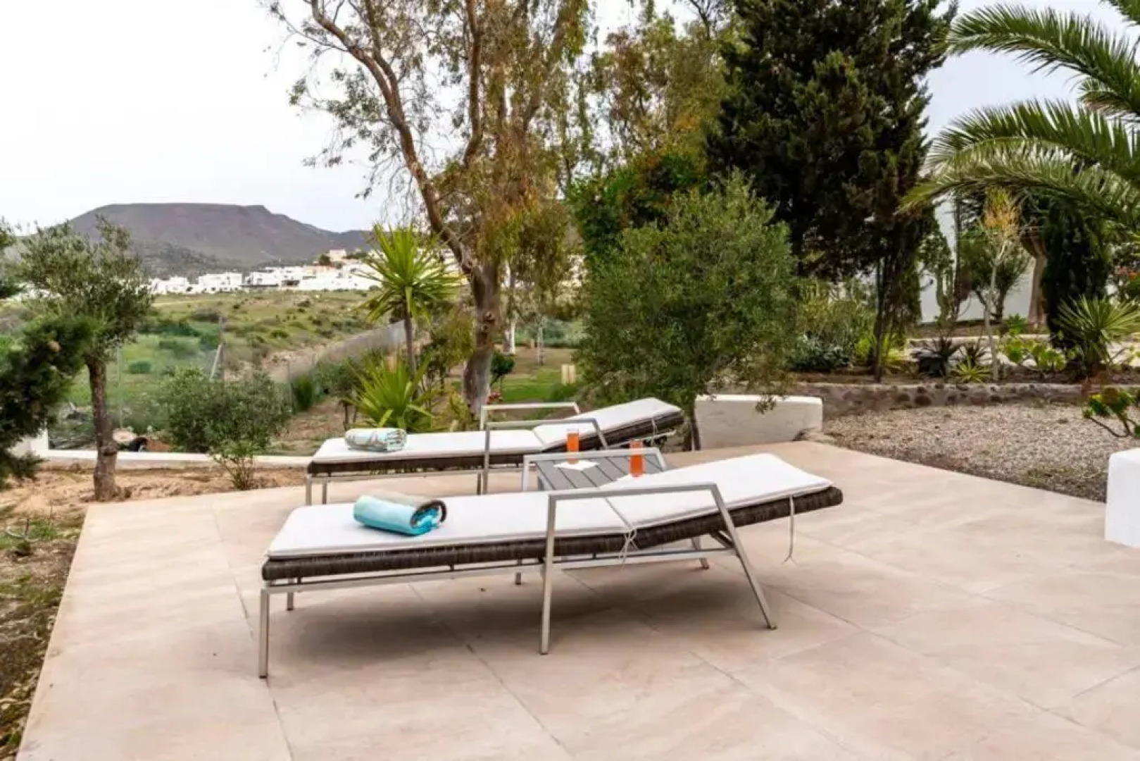 TurAlmeria - Casa Tranquila con Jardín y Aparcamiento privado