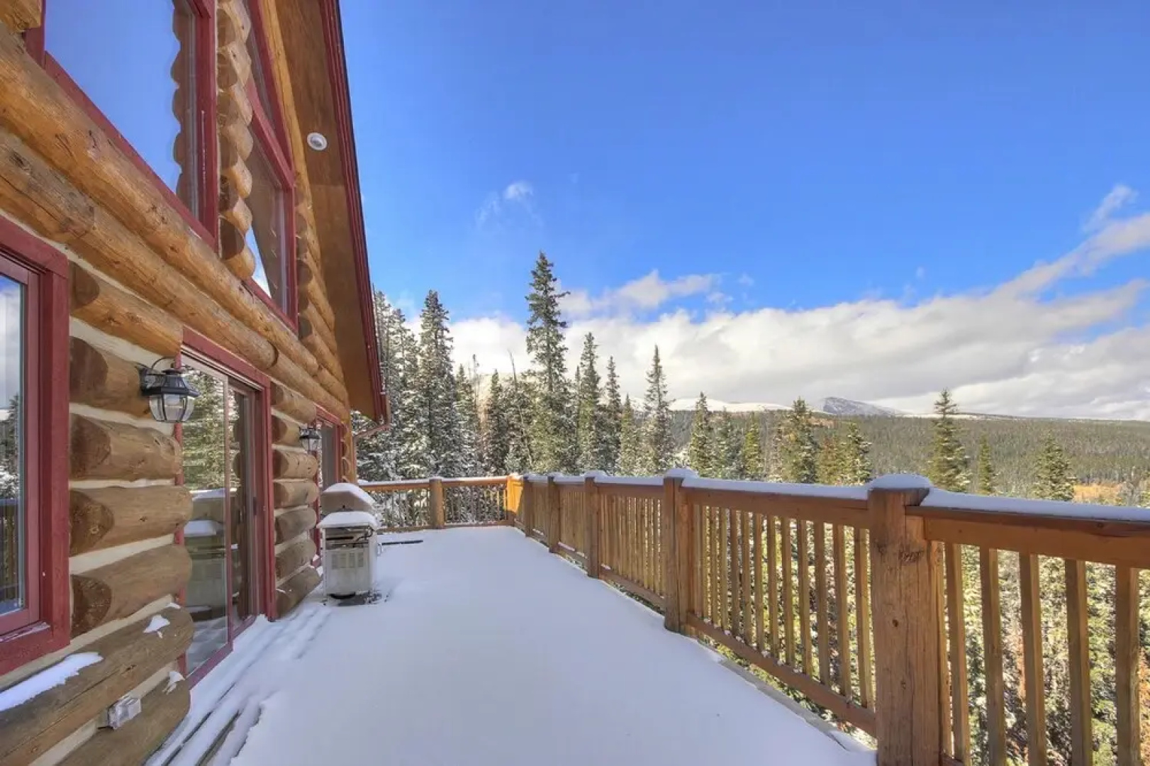 Stunning Mountain Getaway! Sleeps 10!