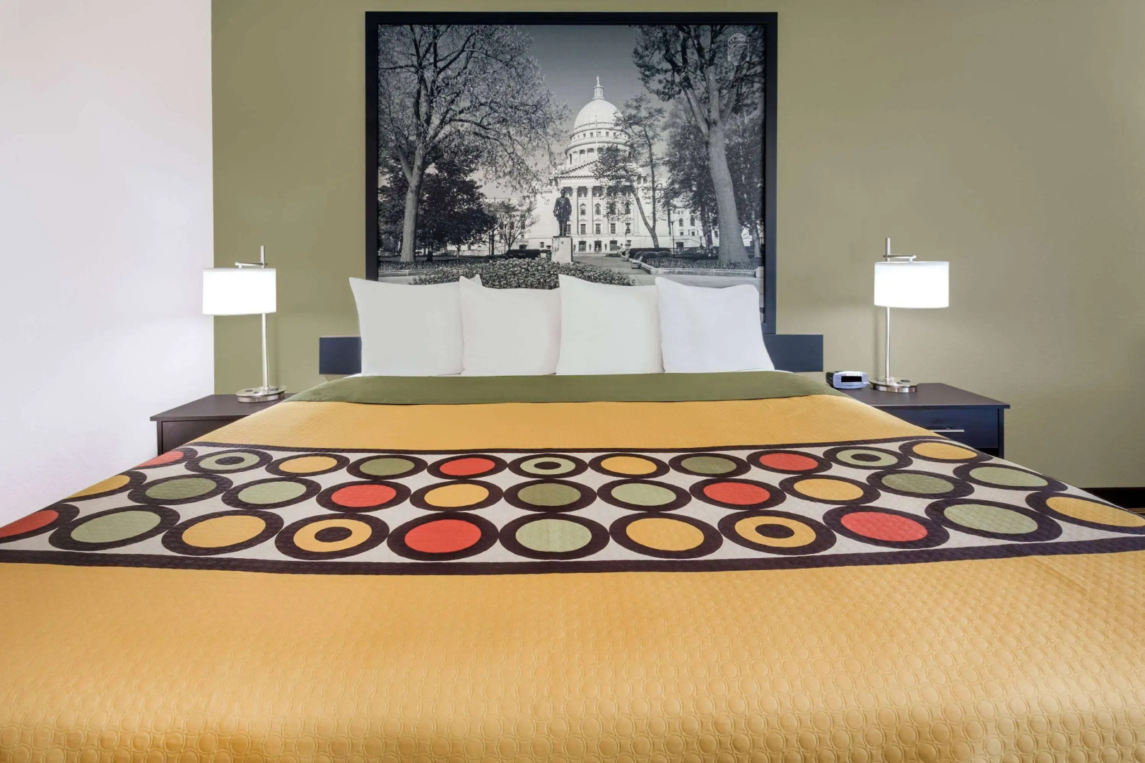 Super 8 by Wyndham Madison South