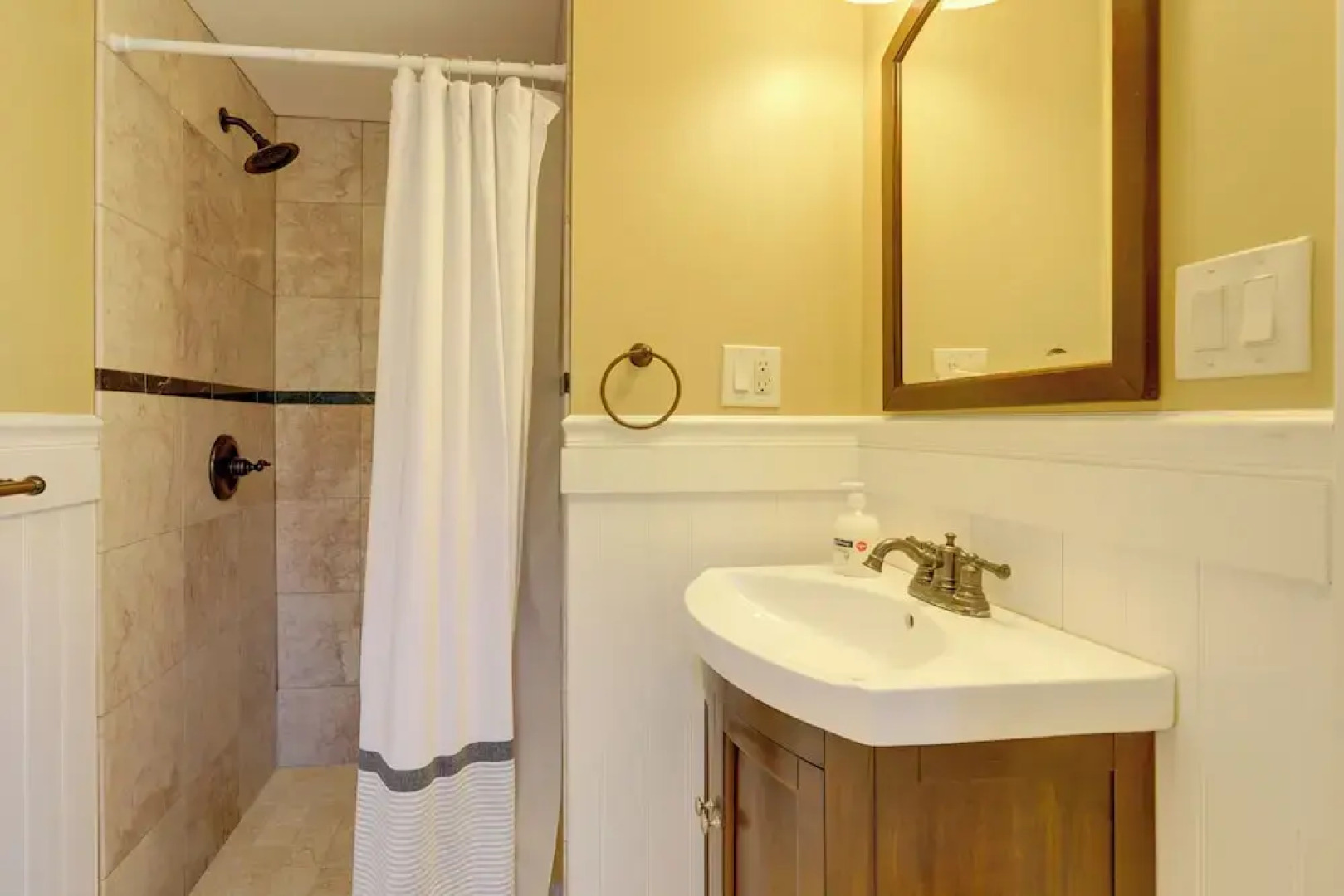 Swan River Views, BBQ Ready: West Dennis Home