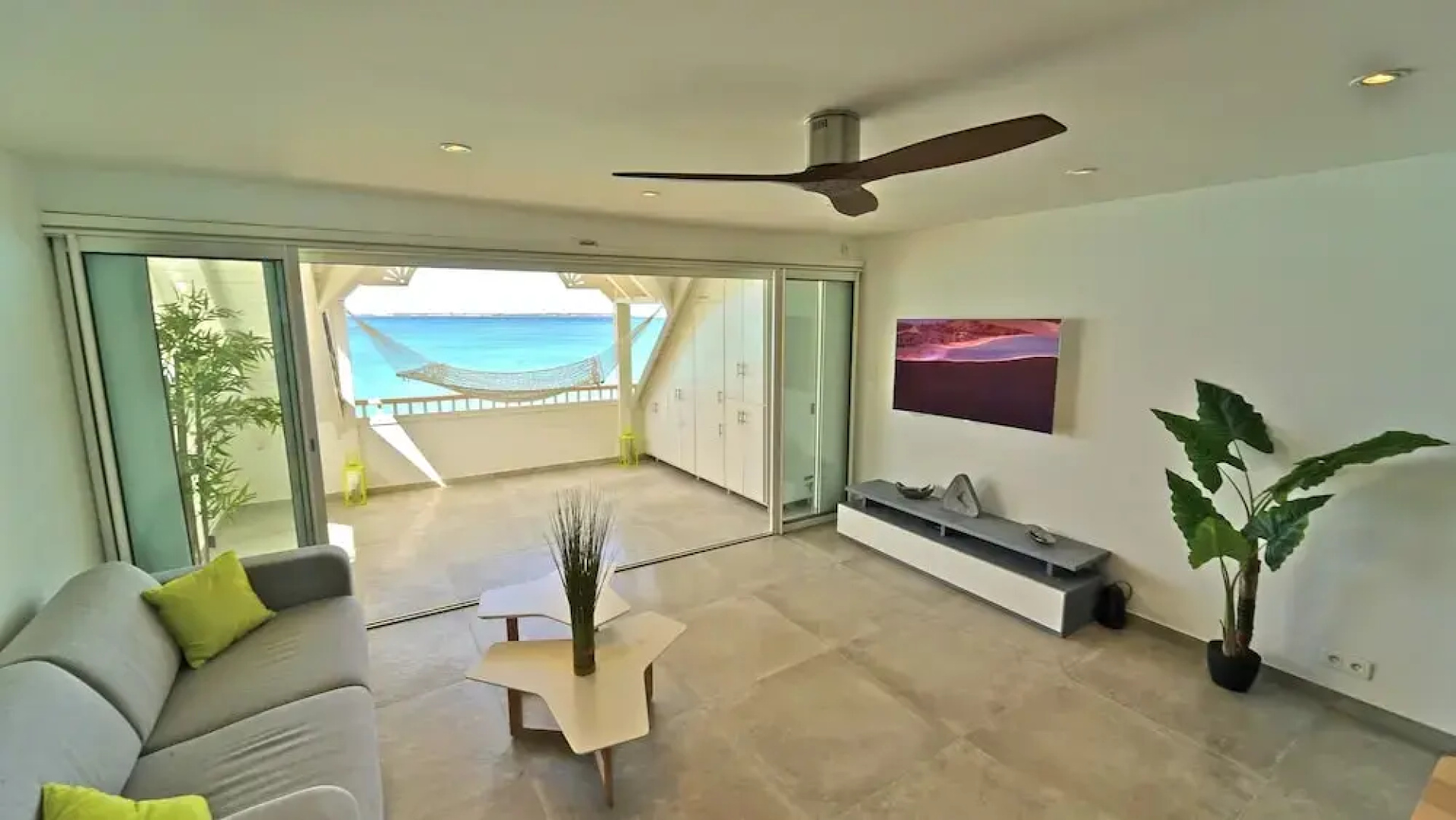 Grand Case Beachfront Apartment